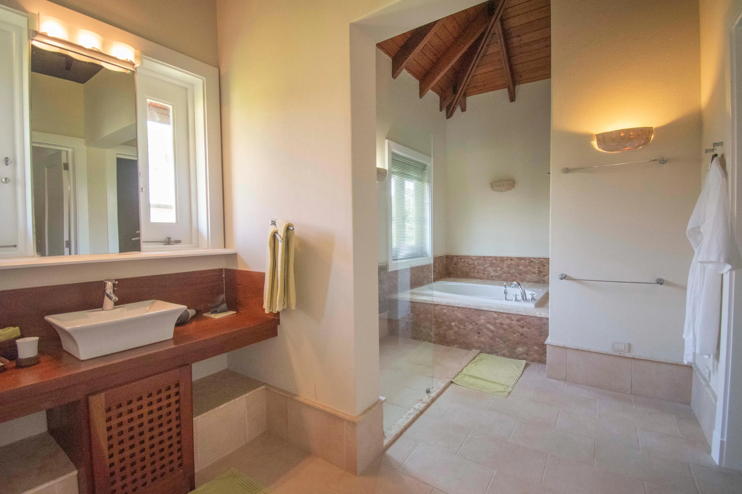 Resplendent Punta Cana Villa with Invigorating Pool — photograph 9