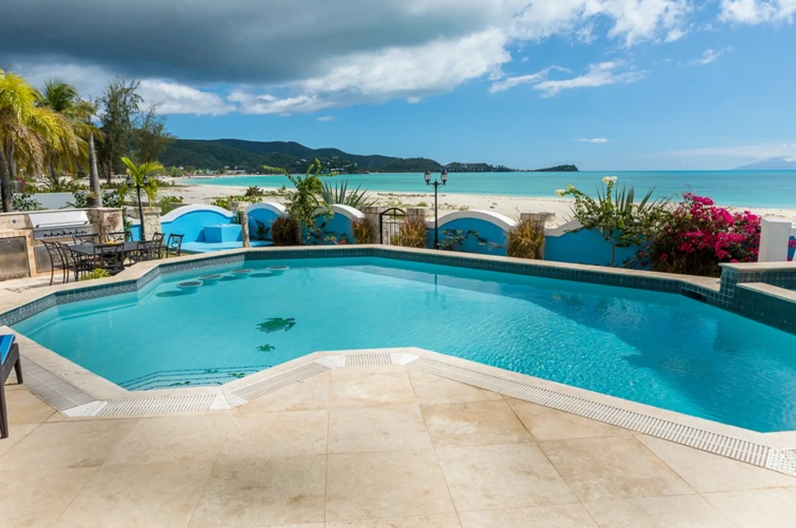 Serene Villa with Private Pool, Direct Beach Access, and Stunning Views — photograph 5