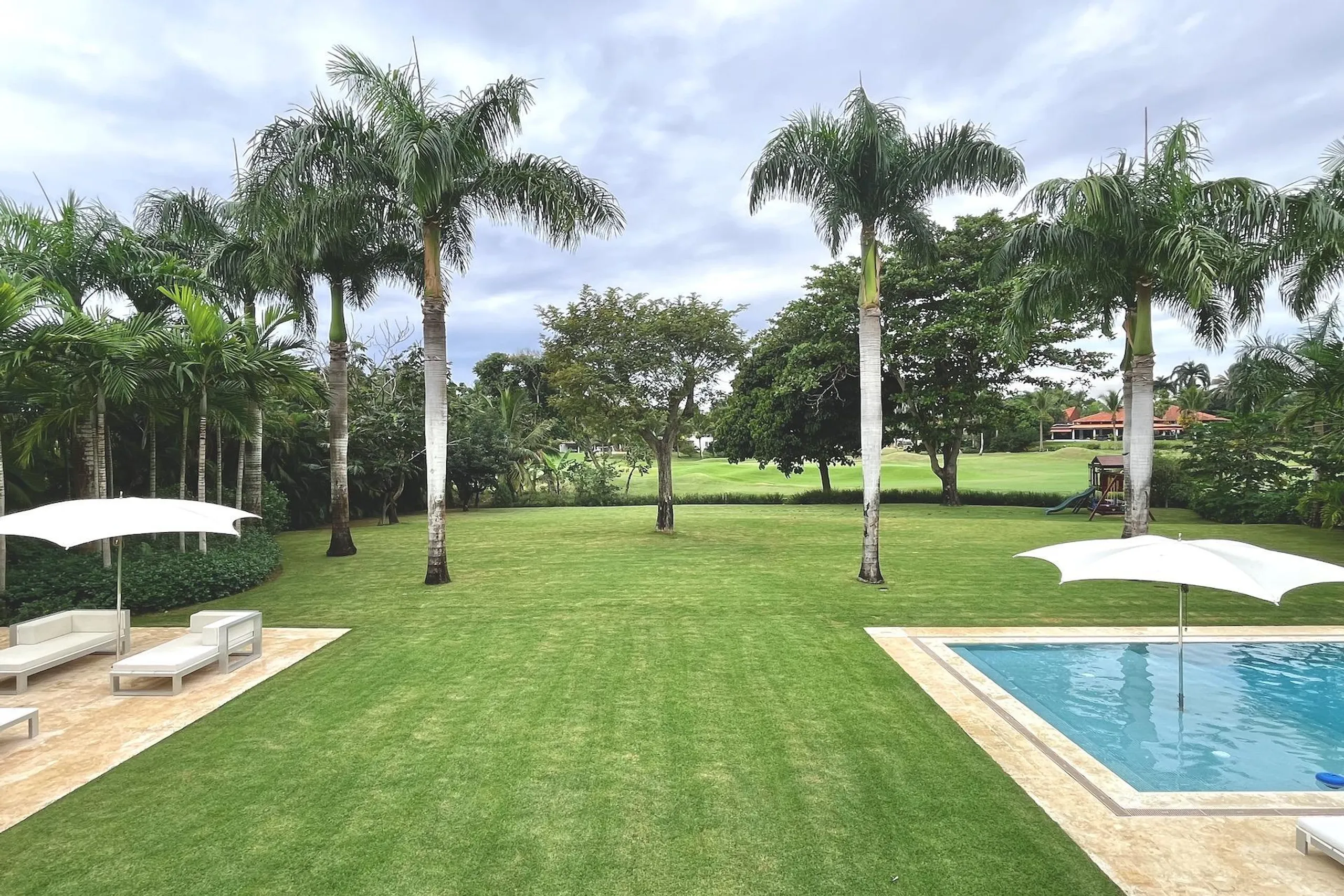 Prestige 7BR Oasis with Private Pool and Golf Views — photograph 11