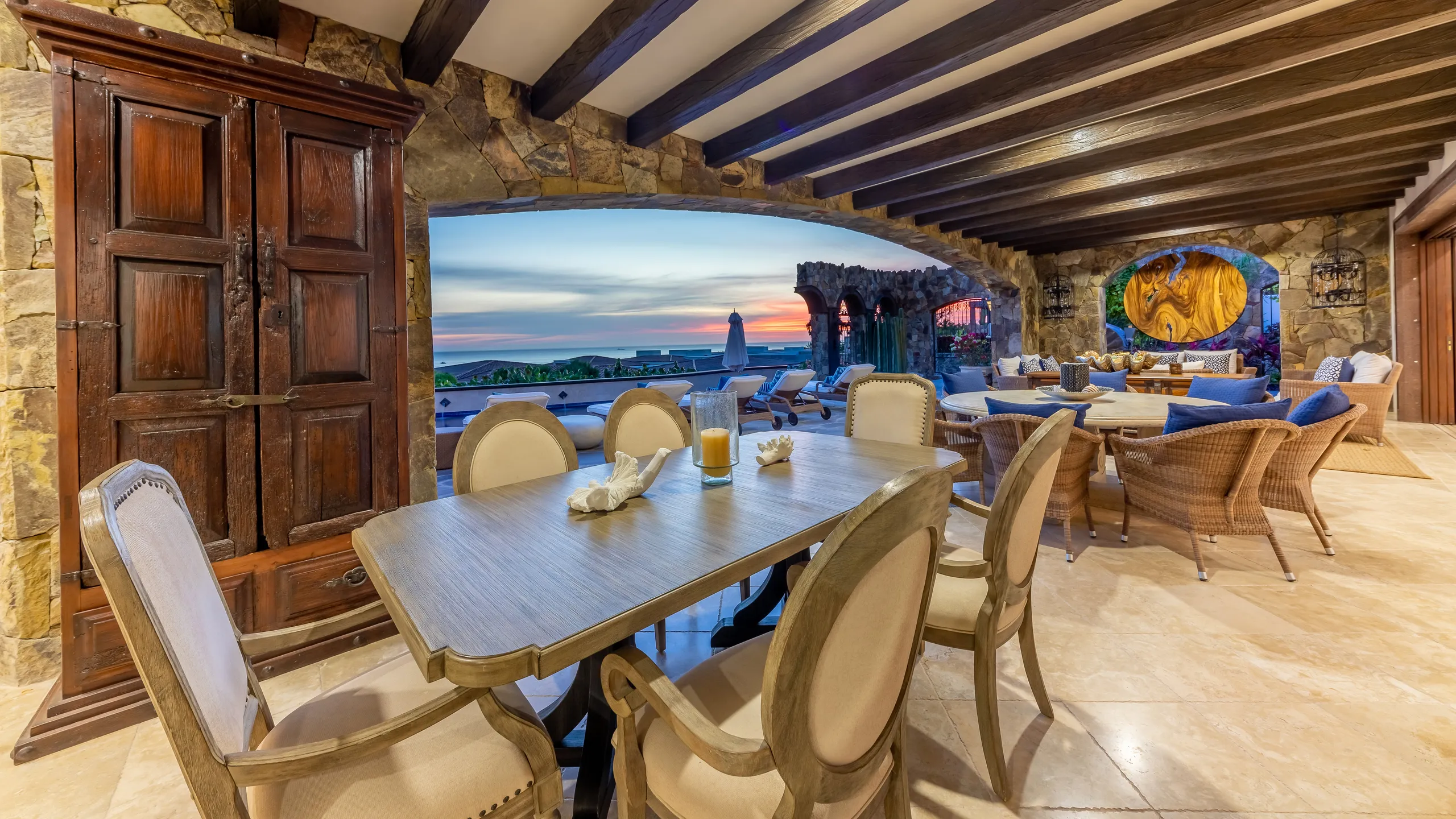 Glamorous Six-Bedroom Villa with Private Beach Access, 100-Foot Pool & Panoramic Ocean Views — photograph 11
