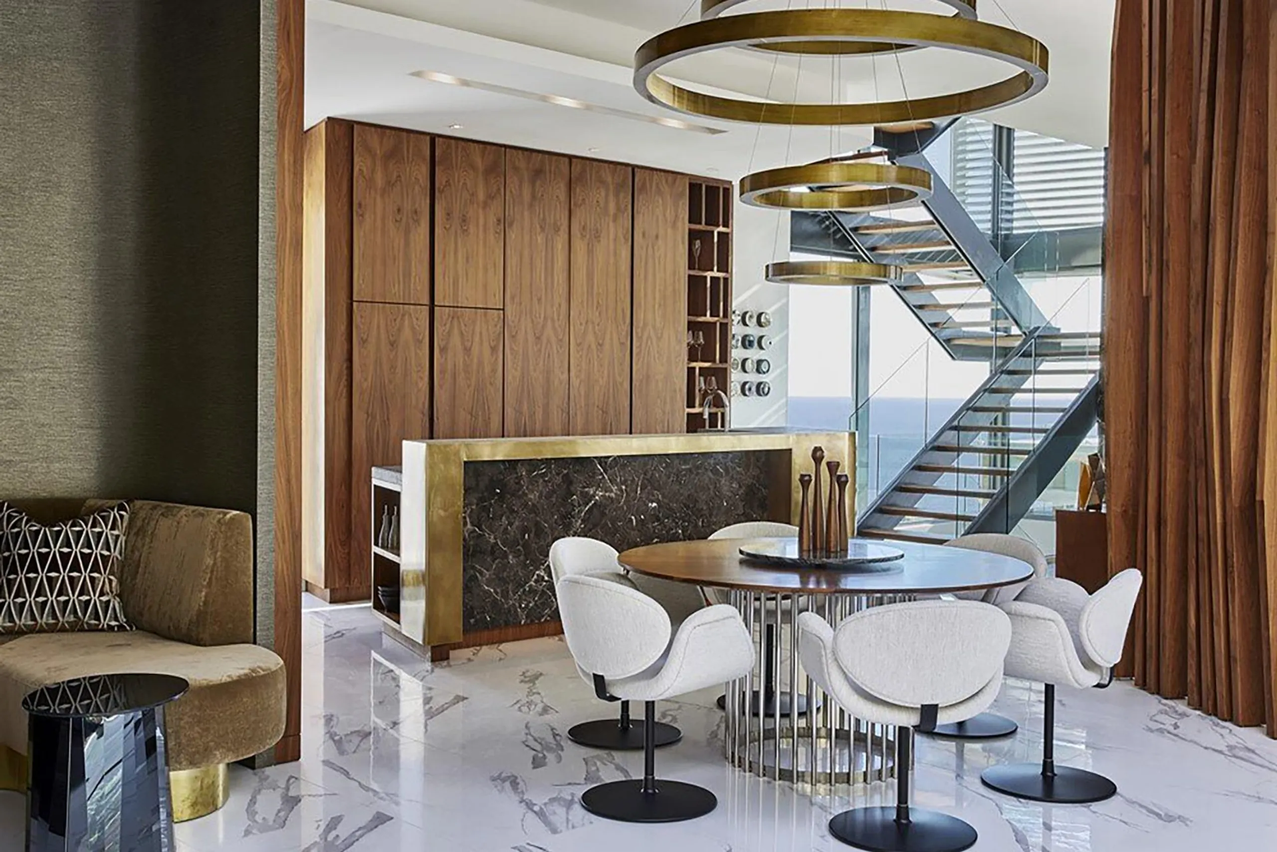 Ultimate Comfort Unveiled Ocean View and Panoramic Mountain Vistas — photograph 12