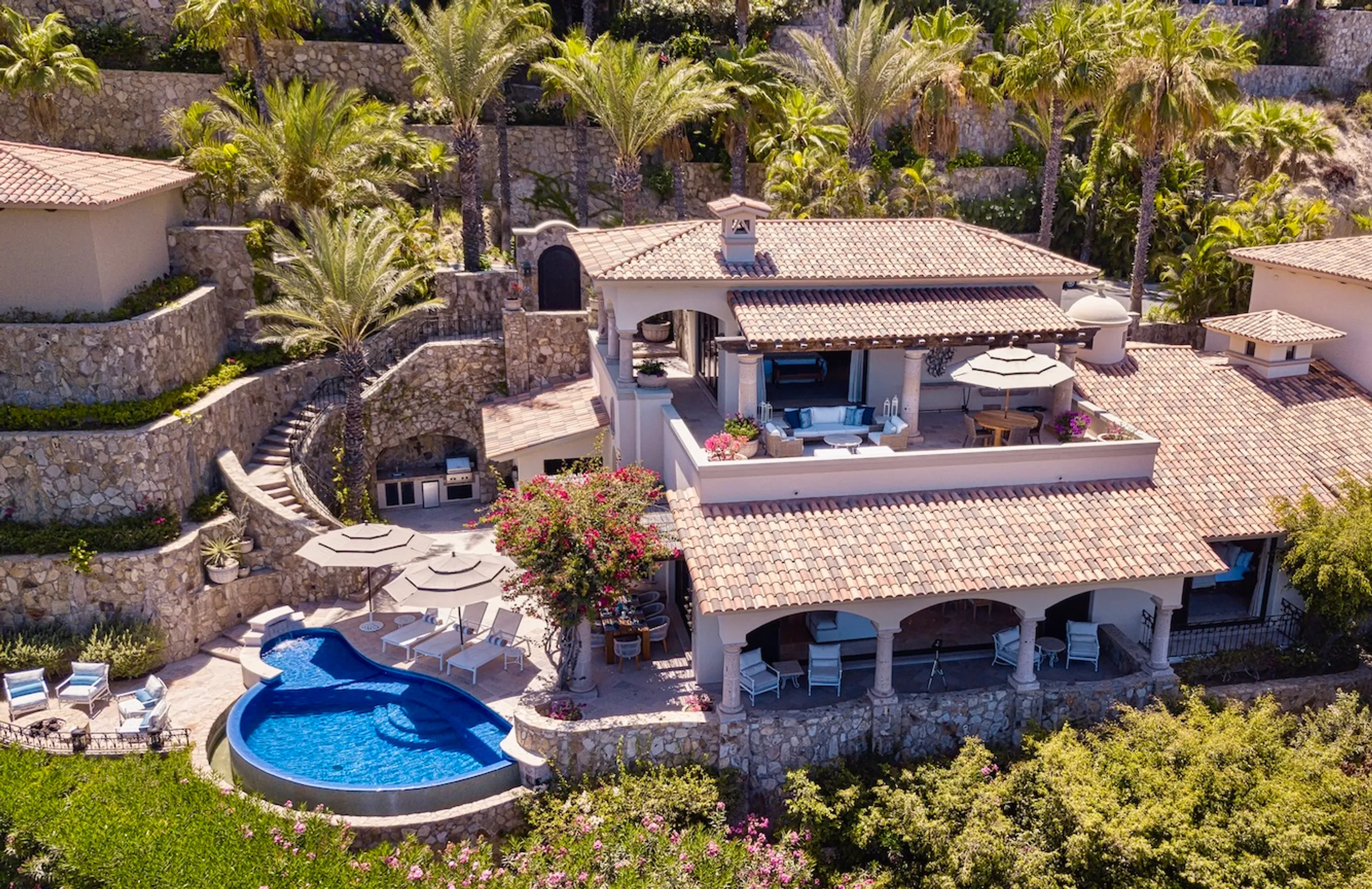 Exquisite Newly Renovated Villa with Private Pool, Top-Tier Amenities, and Sea of Cortez Views — photograph 5
