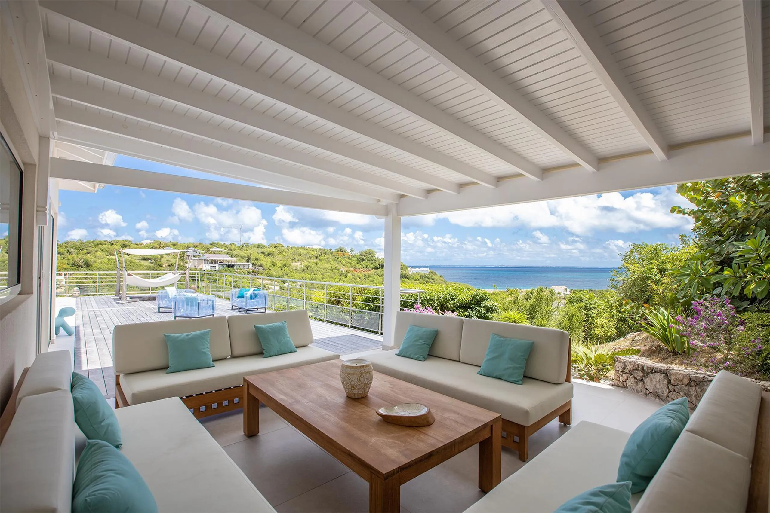 Breathtaking Luxe Estate with Private Pool and Views — photograph 5