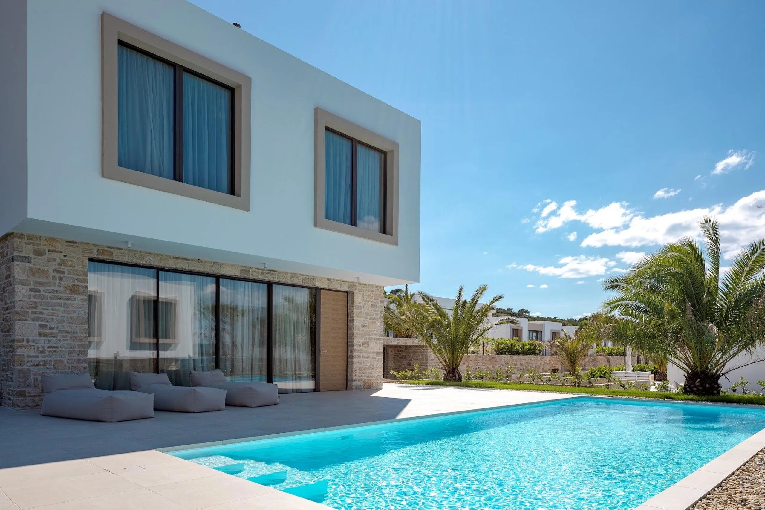 Luminous 3 Bedroom Villa with Private Pool and Sea Views — photograph 11