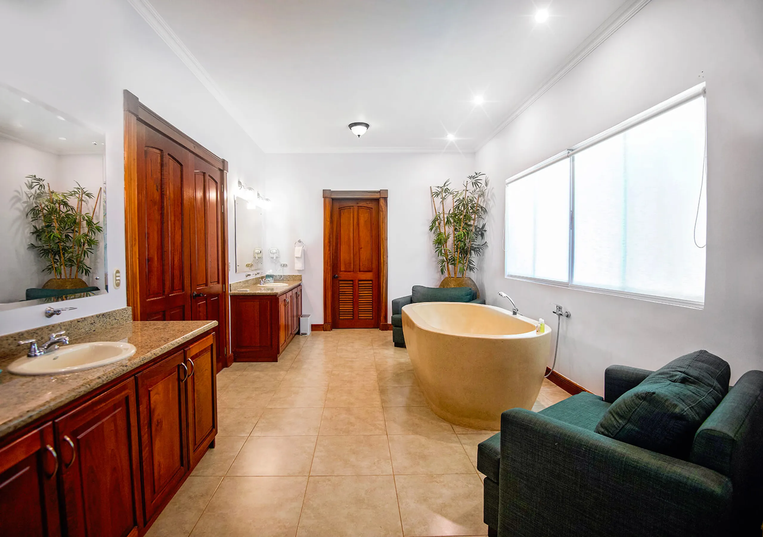 Spacious Los Sueños Resort Villa with Private Infinity Pool, Jacuzzi , & Forest Views — photograph 9