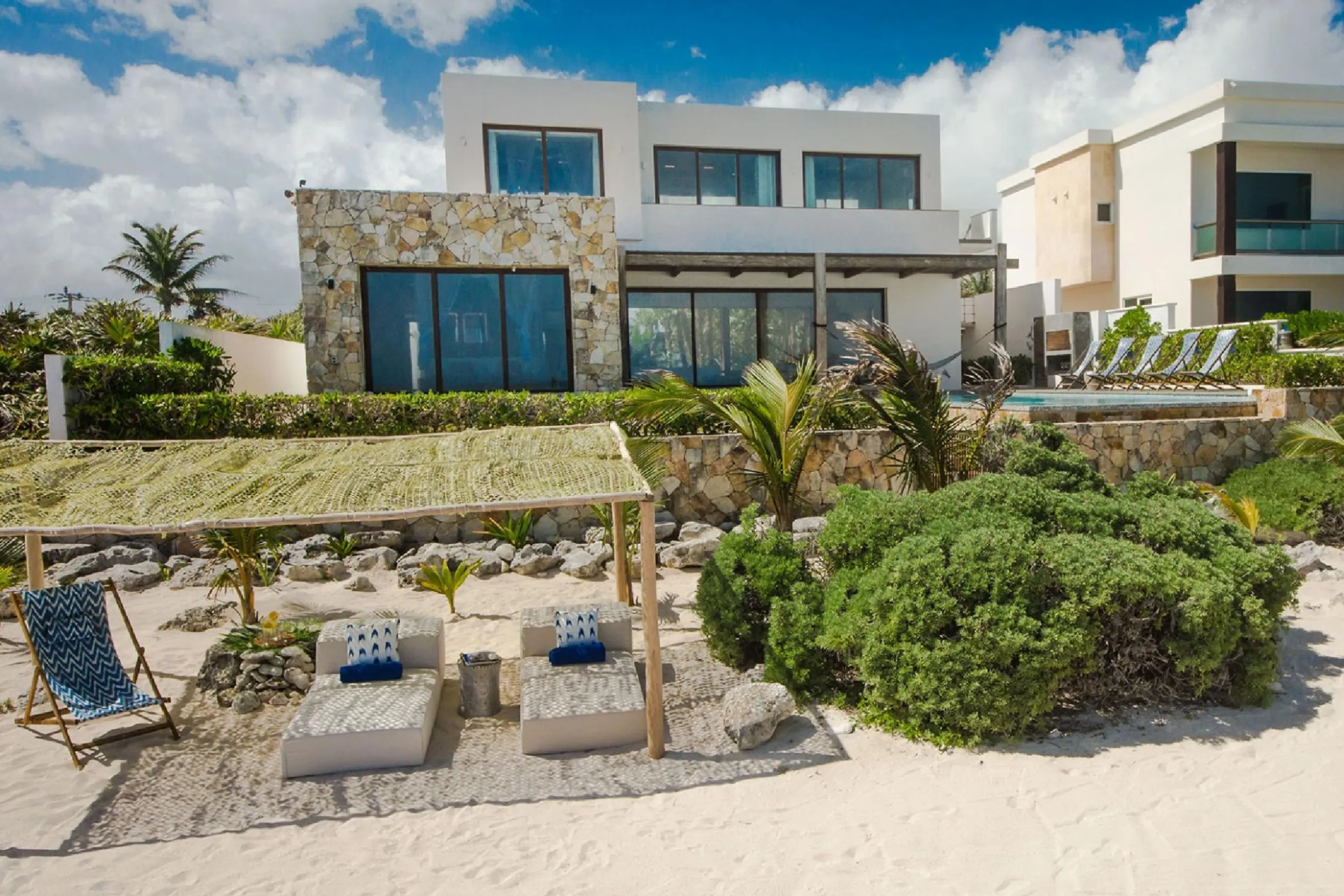 Tulum Beach Front Eco-Villa with Infinity Pool and Stunning Ocean Views — photograph 2