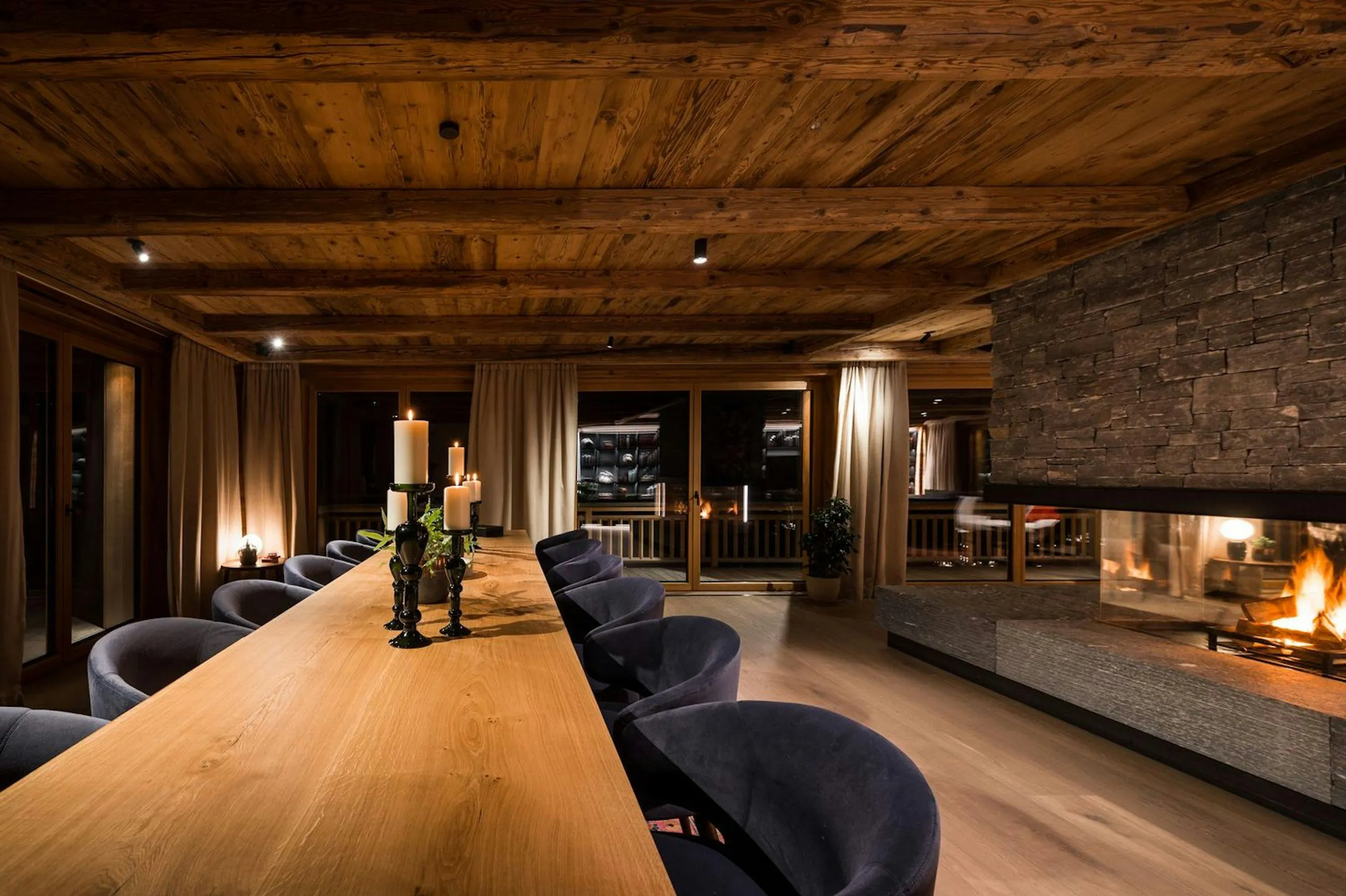 Grand Luxury Lech Chalet with Private Pool and Entertainment Room — photograph 10