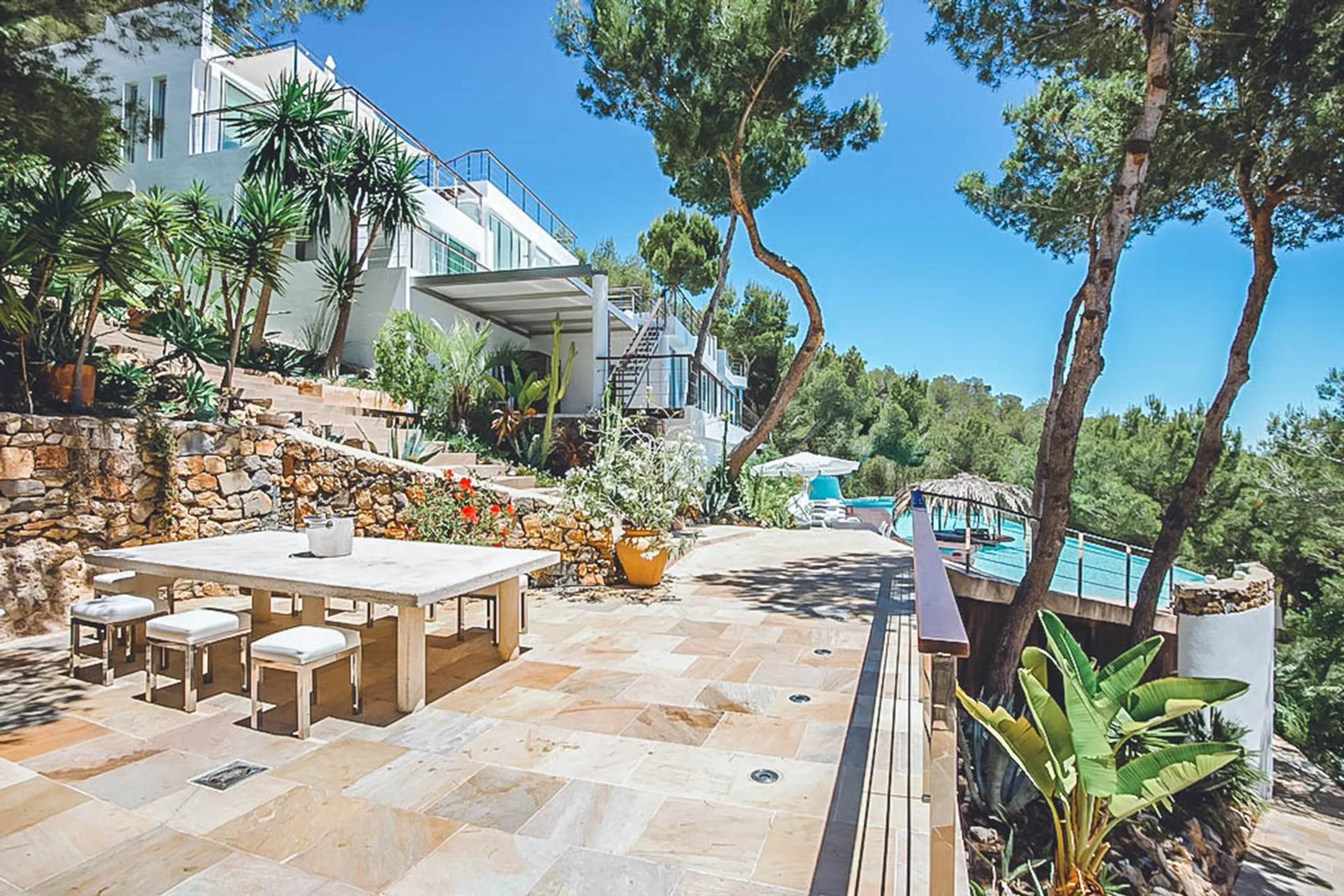 Lavish Villa in Ibiza with Pool and Breathtaking Panoramic Views — photograph 5