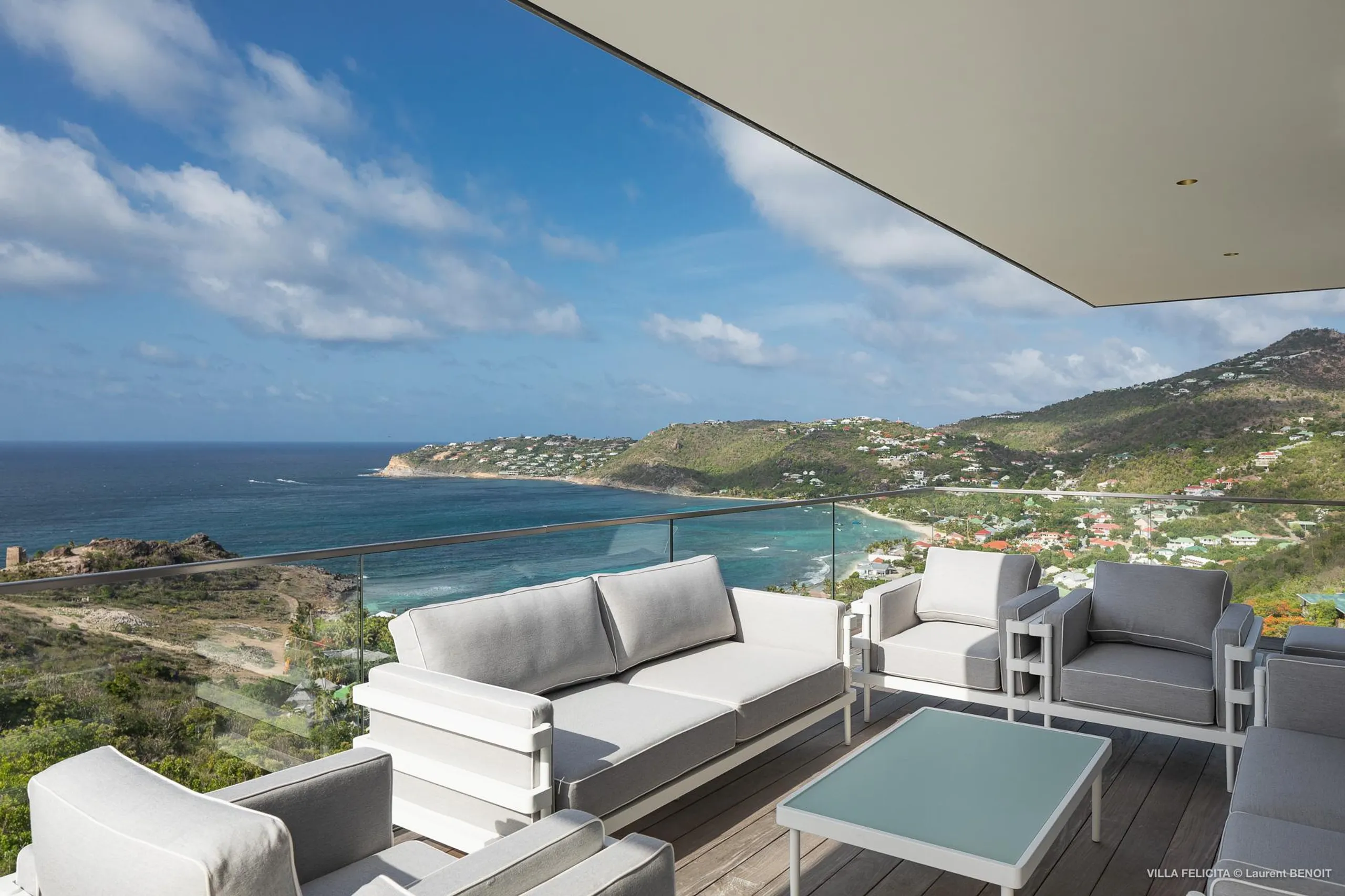 Opulent Paradise Villa with Infinity Pool, Fitness Room and Movie Theater — photograph 6