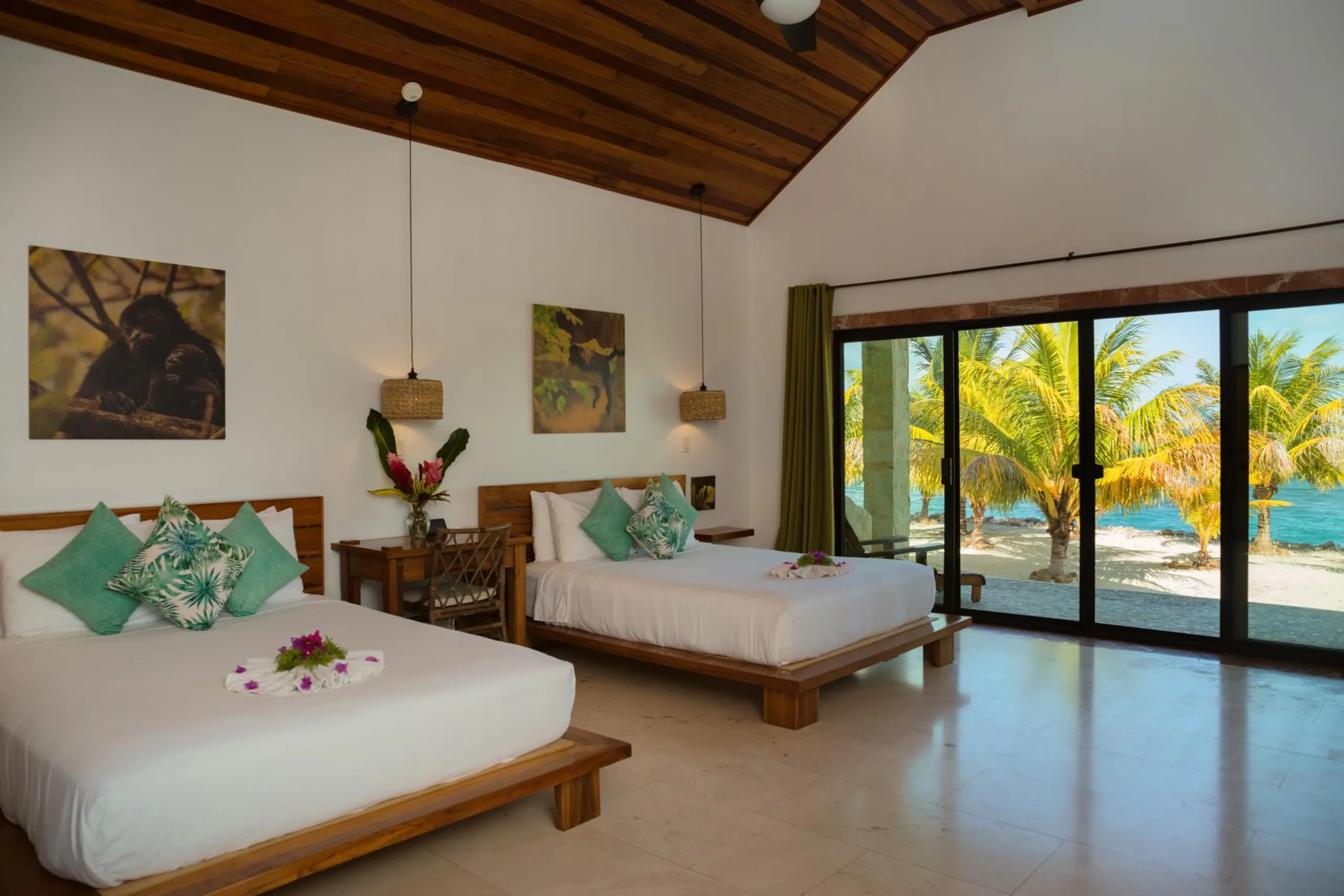 Exquisite Island Villa with Pool and Private Beach — photograph 10