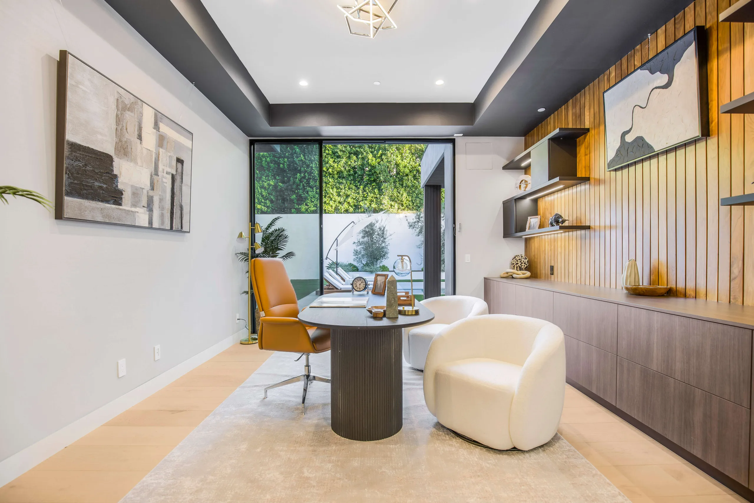 Ultra Modern LA Luxury Estate with Grand Pool and Entertainment Area — photograph 8