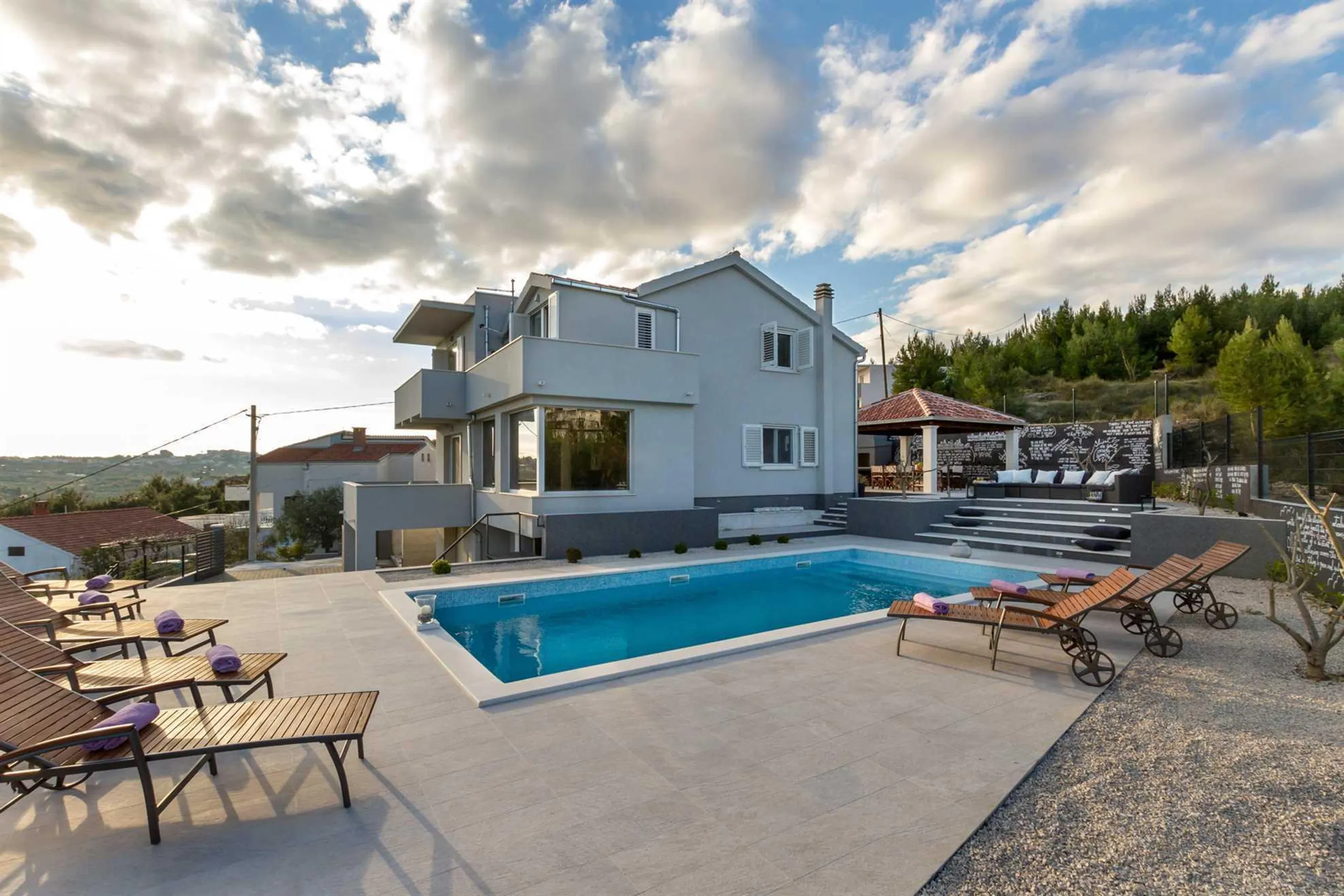 Elegant Villa with Private Pool Panoramic Views in Zrnovnica — photograph 5