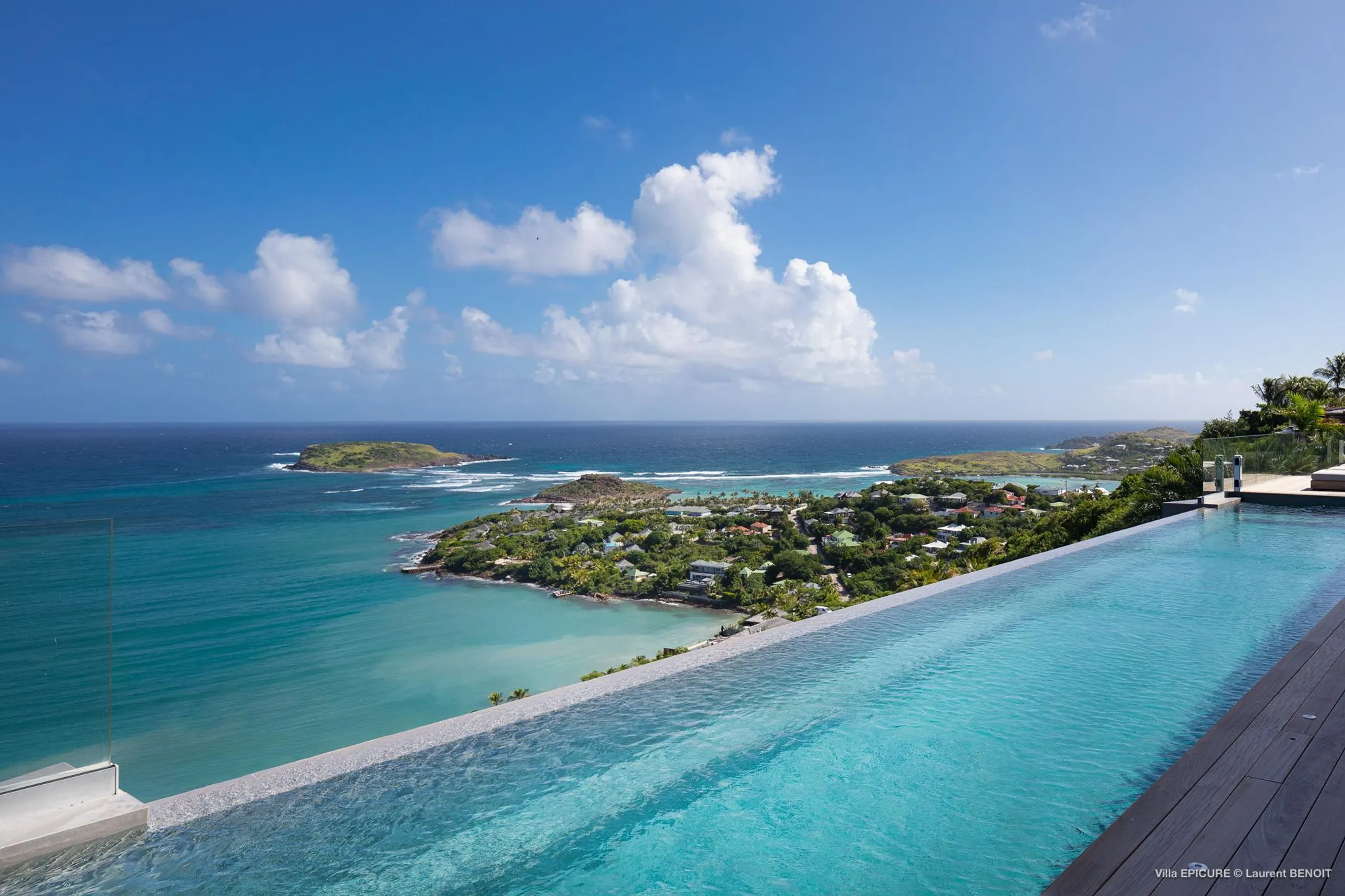 Stunning Oceanfront Villa with Infinity Pool, Fitness Room and Panoramic Views — photograph 6