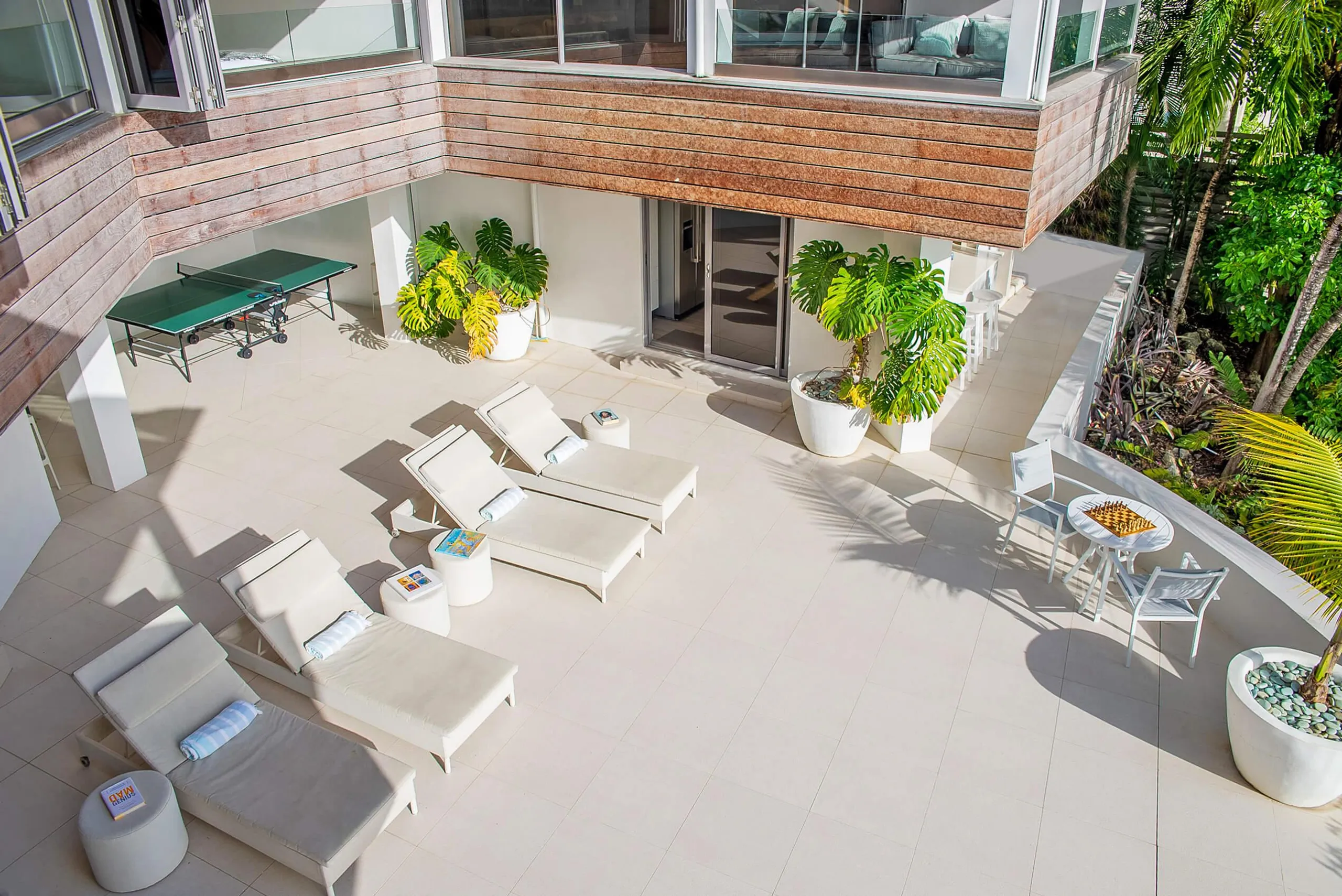 Contemporary Beachfront Villa with Private Pool and Pristine Sea Views — photograph 4