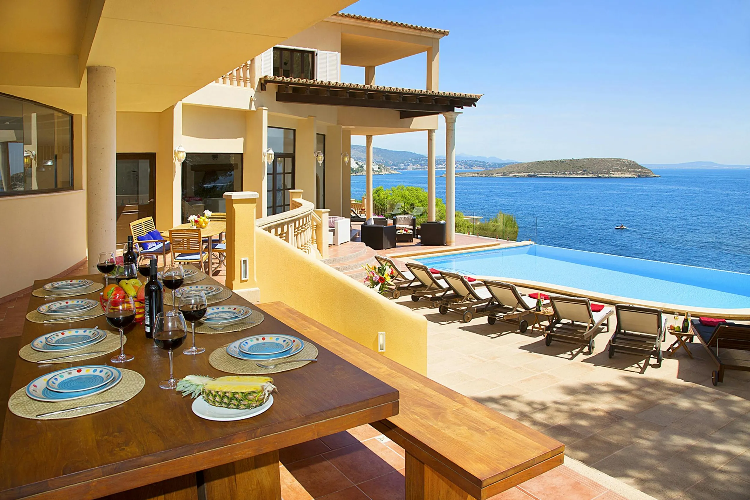 Breathtaking Oceanfront Villa in Mallorca with Infinity Pool and Jacuzzi — photograph 7