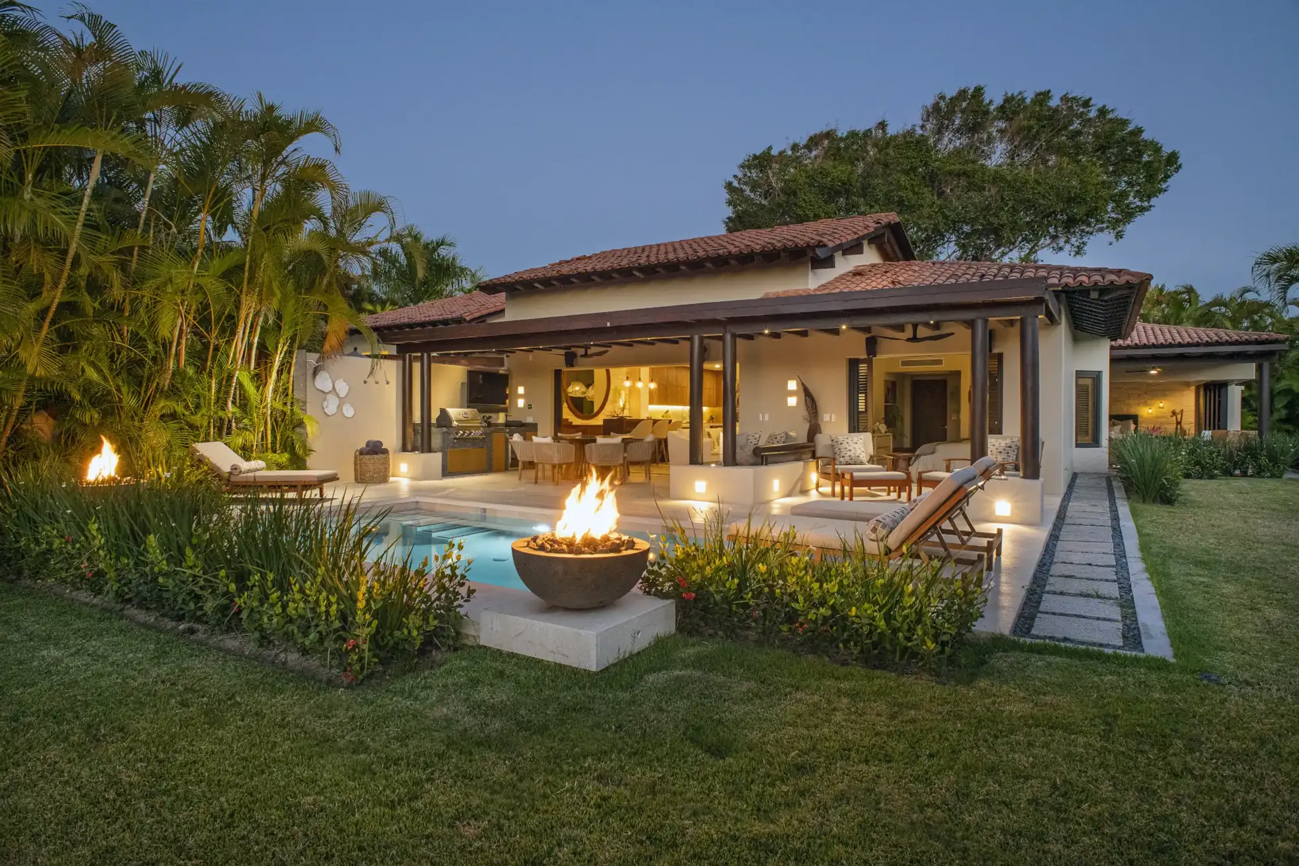 Exquisite Punta Mita 3-Bedroom Luxury Villa with Private Pool, Jacuzzi, Fire Pit & Tropical Gardens, Punta Mita