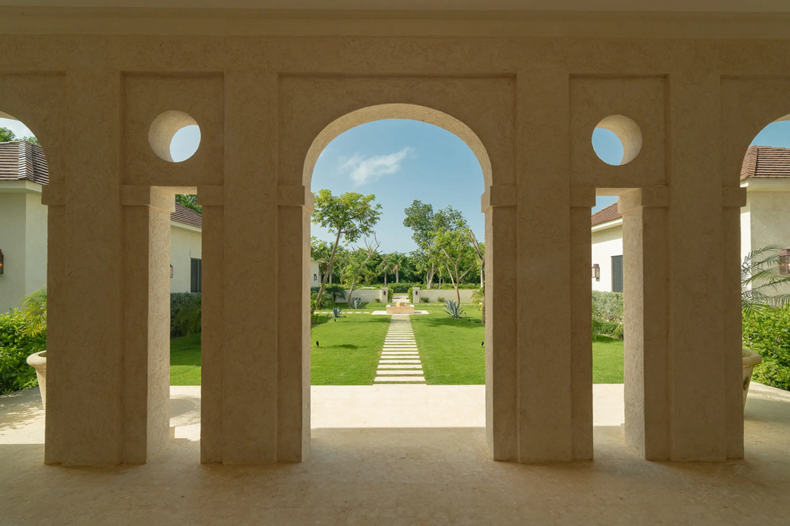 Graceful 7BDR Villa with Private Pool and Lake Views — photograph 6