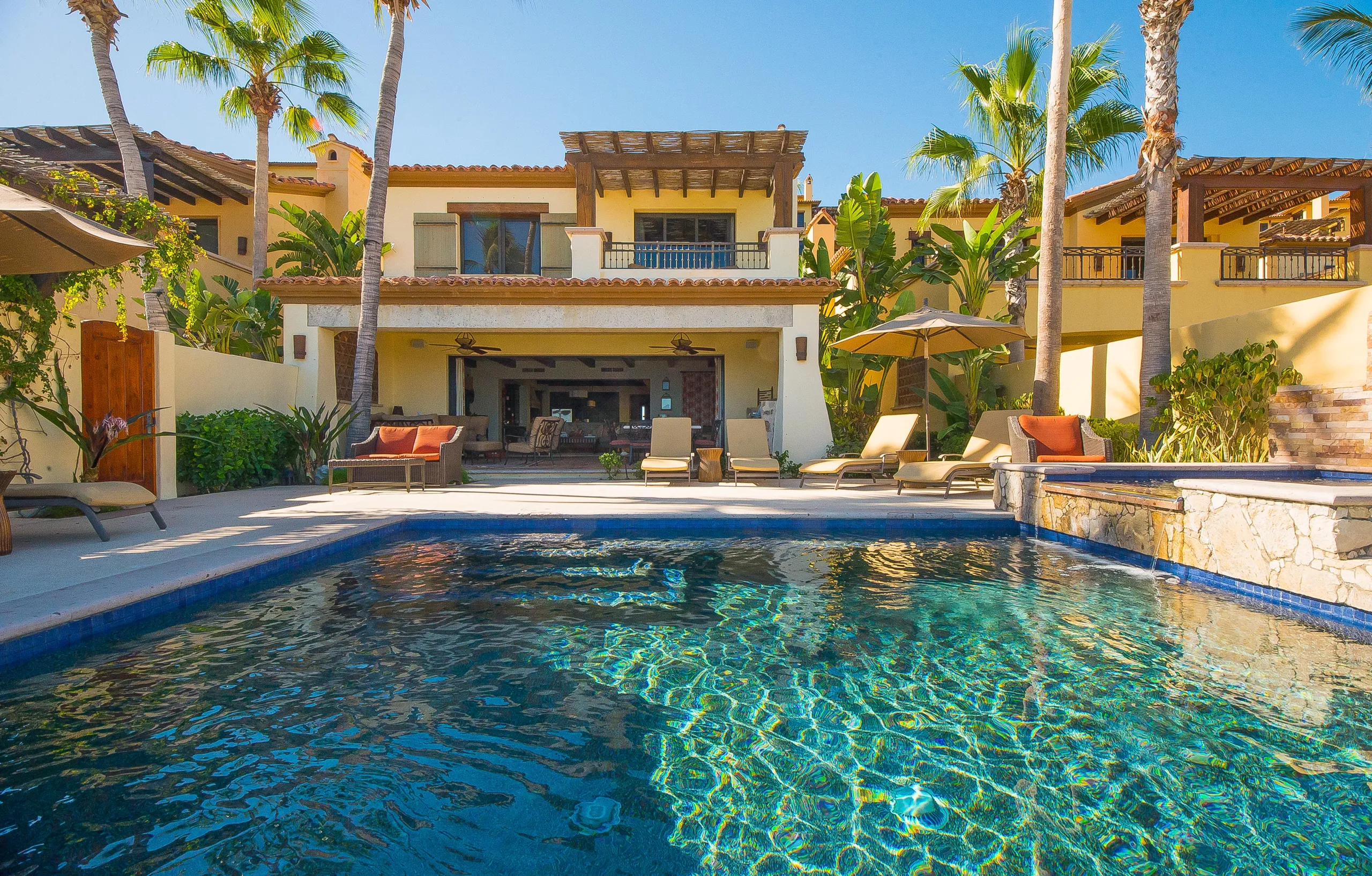 Medano Beachfront Villa with Infinity Pool, Hot Tub and Ocean Views — photograph 2