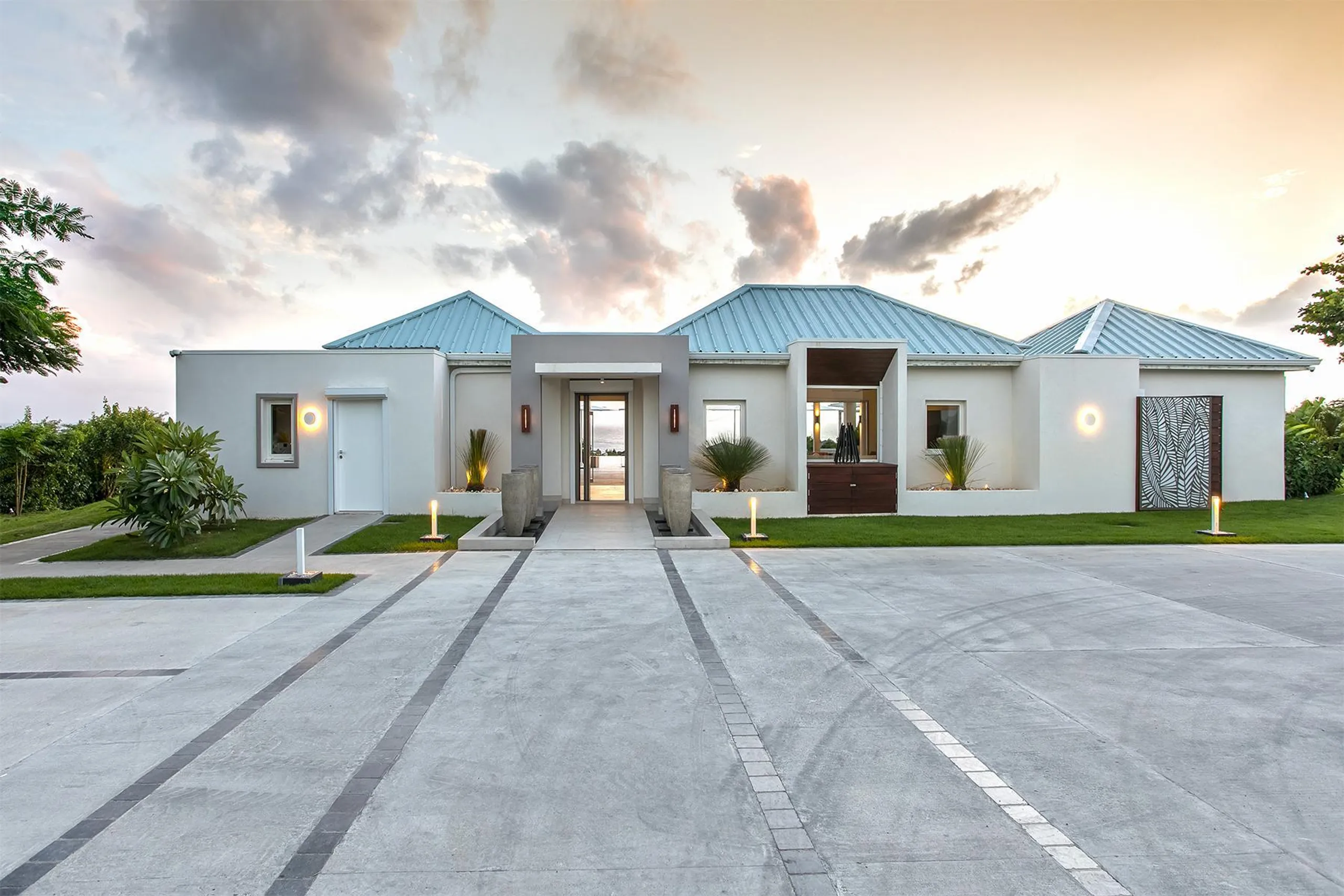 Exclusive Luxe Retreat with Infinity Pool and Breathtaking Ocean Views — photograph 10