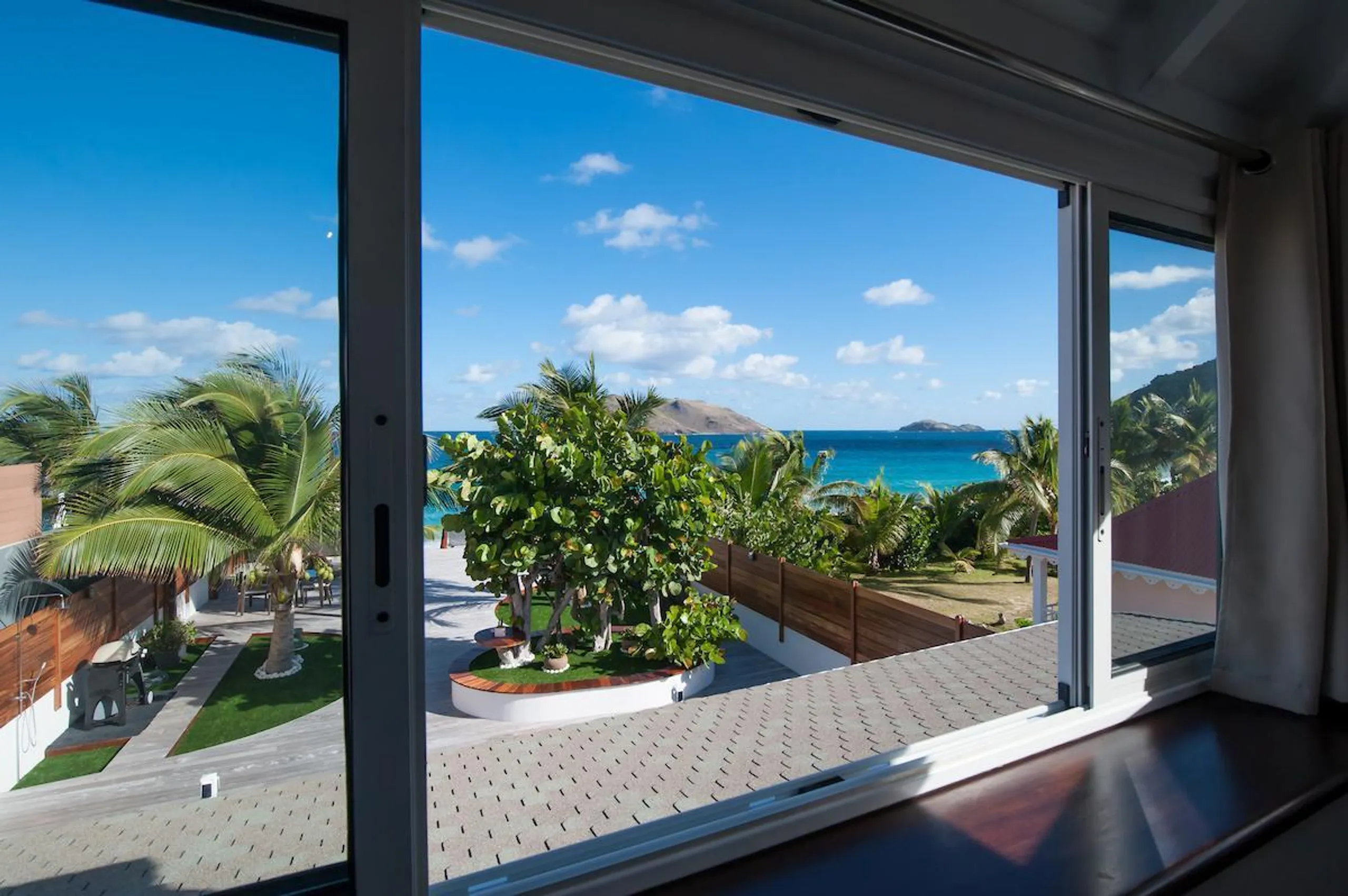 Charming Oceanview Estate with Private Pool and Walks to Beach — photograph 11