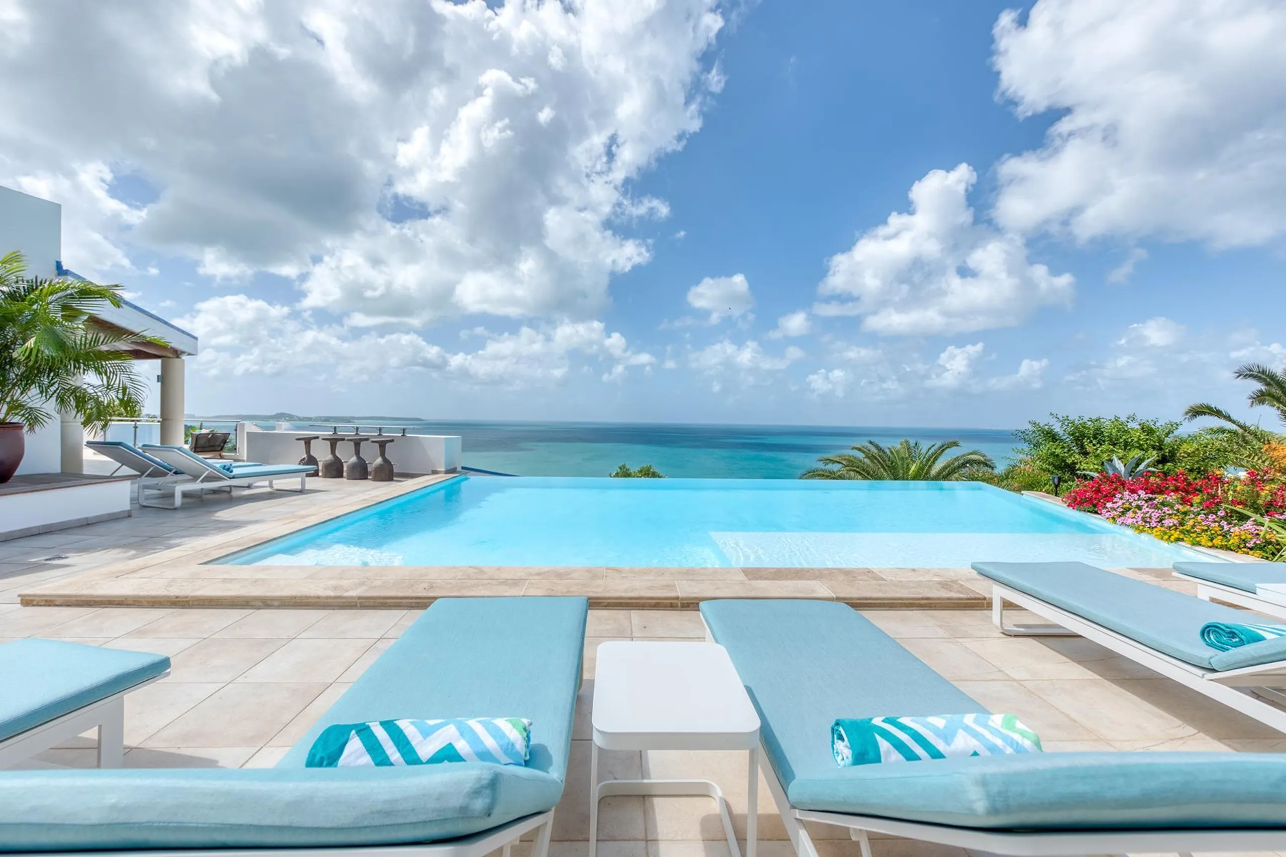 Modern Contemporary Villa with Infinity Pool and Panoramic Ocean Views, Happy Bay