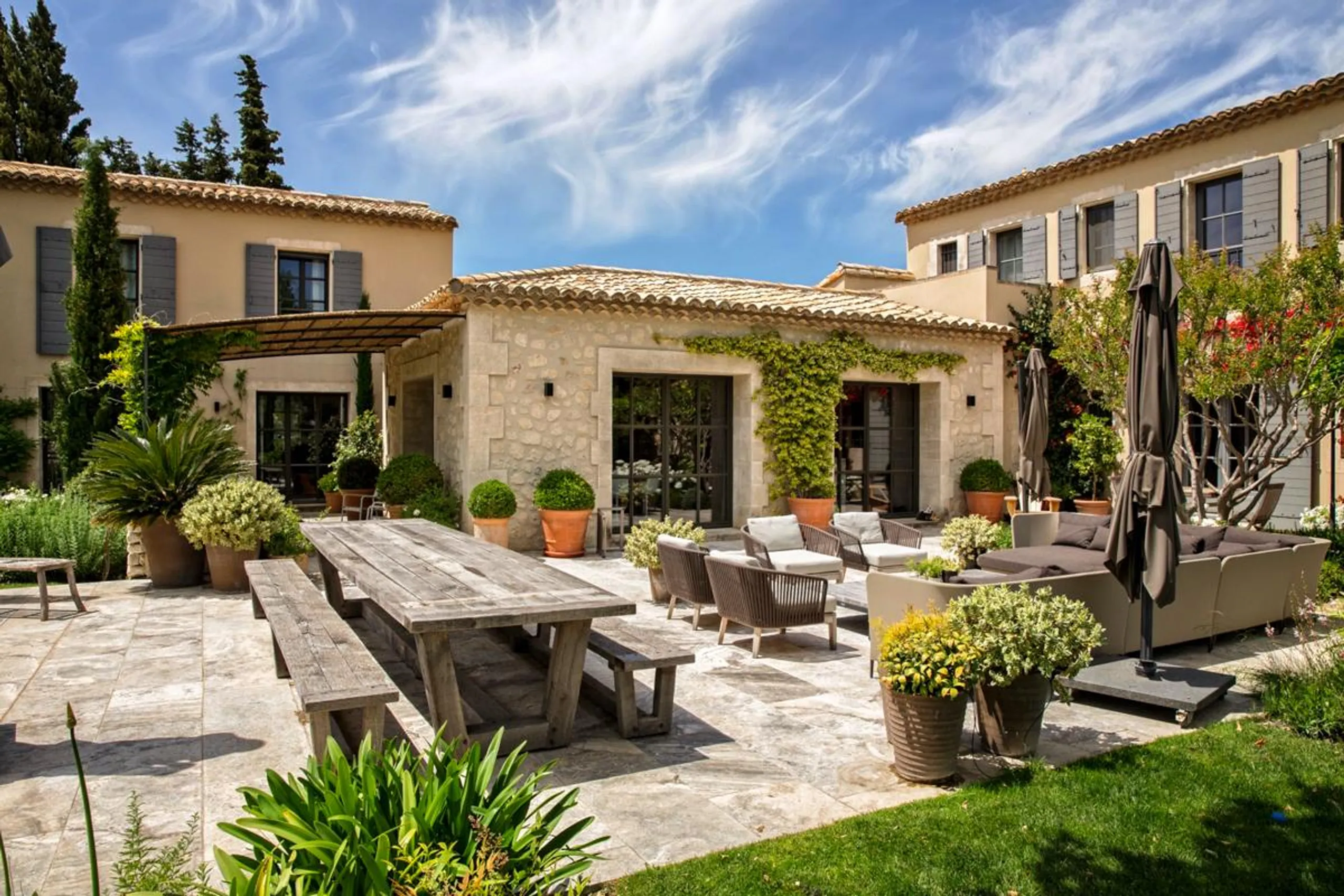 Relaxing Modern Villa with Private Pool and Garden, Paradou