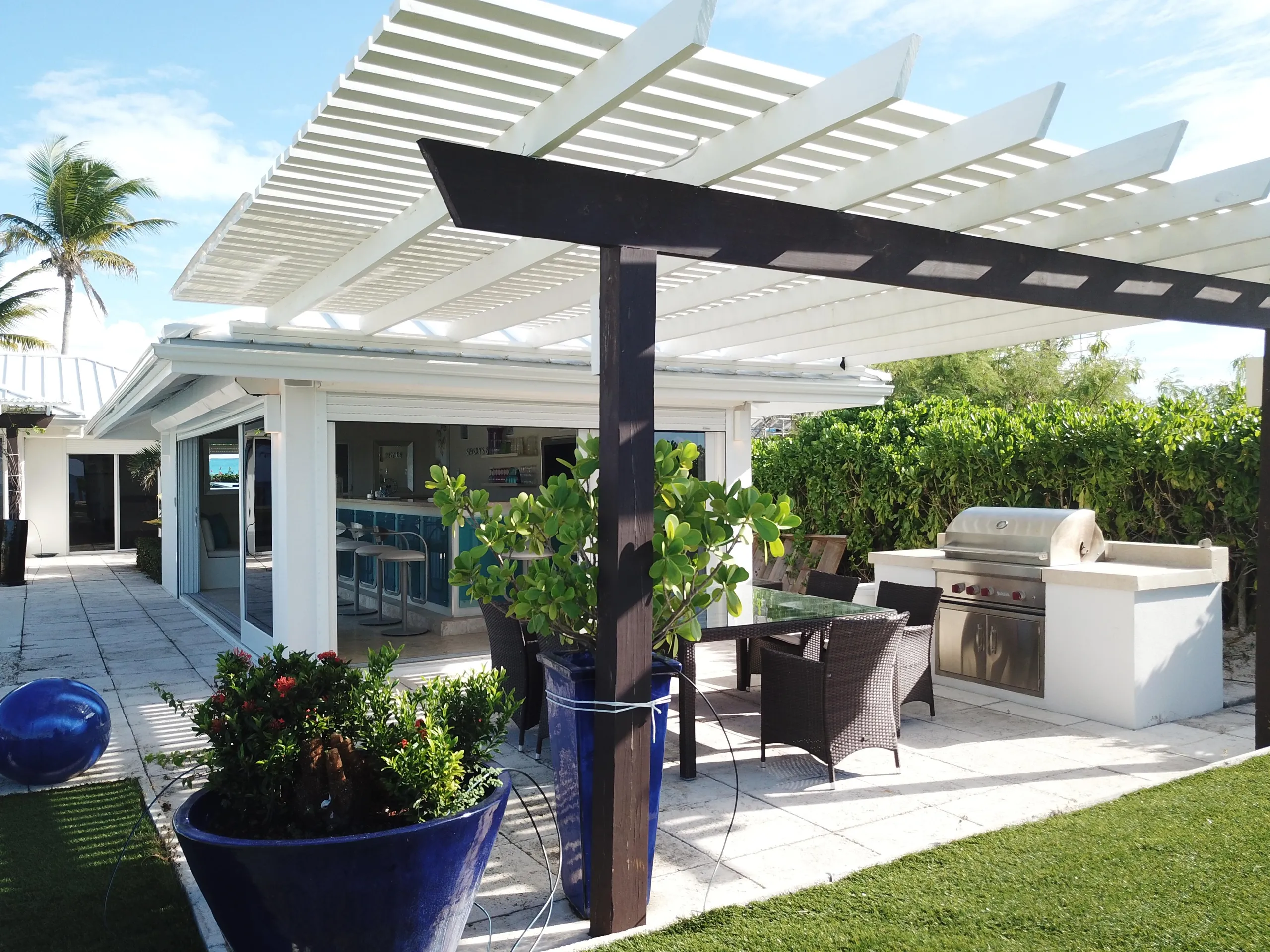 Charming Grace Bay Villa with Private Pool and Pristine Beachfront Views — photograph 6
