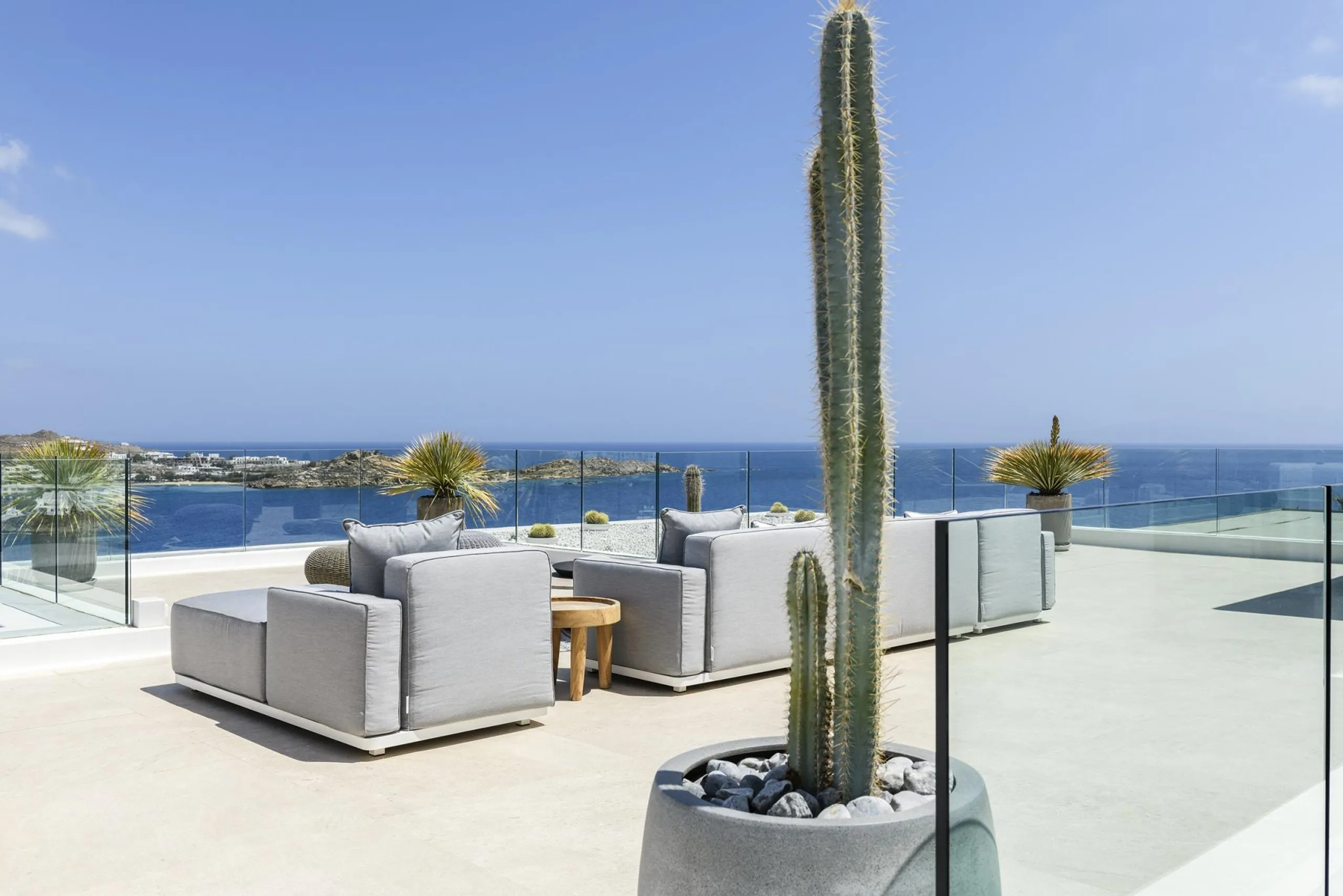 Majestic Mykonos Villa with Beautiful Pool and Sun Deck — photograph 5