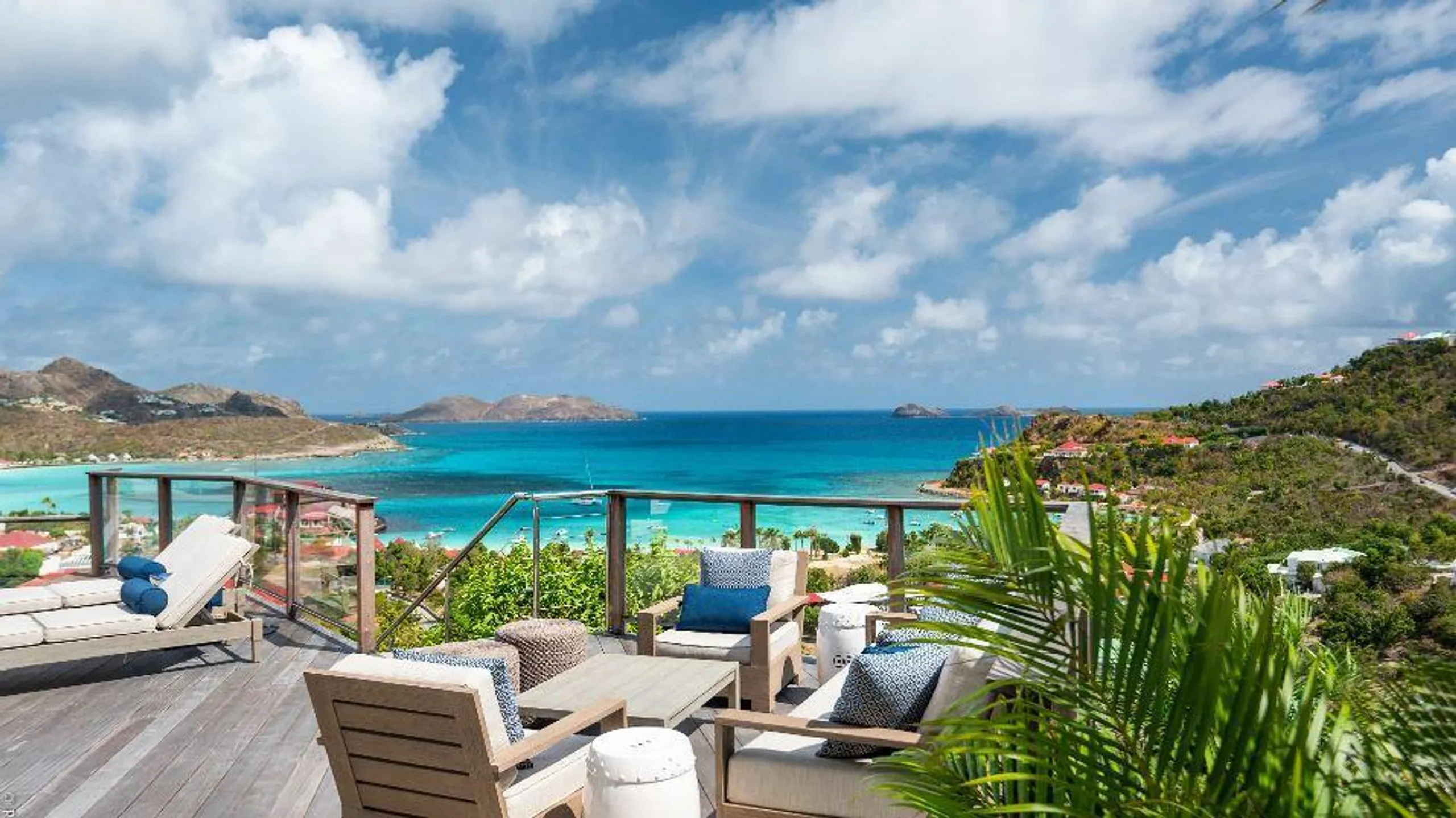 Chic Luxe Villa in St. Barth's: Breathtaking Views of St. Jean Bay — photograph 6