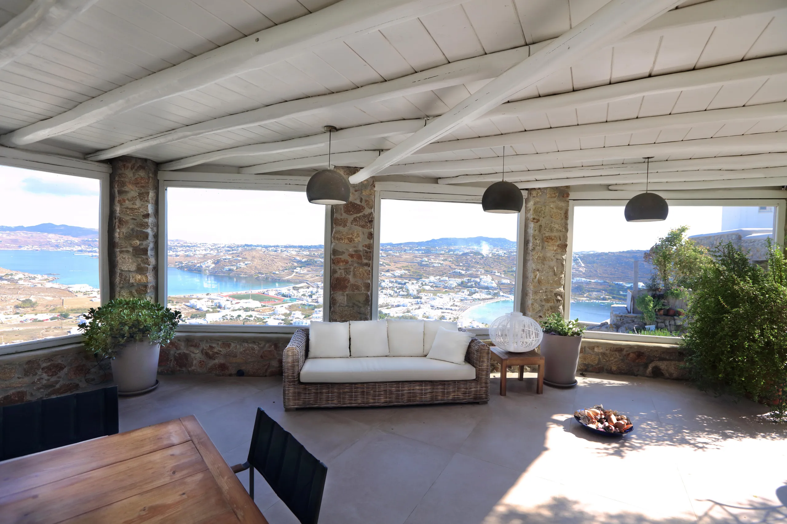 Hilltop Luminous Villa with Private Pool and Ocean Views — photograph 6