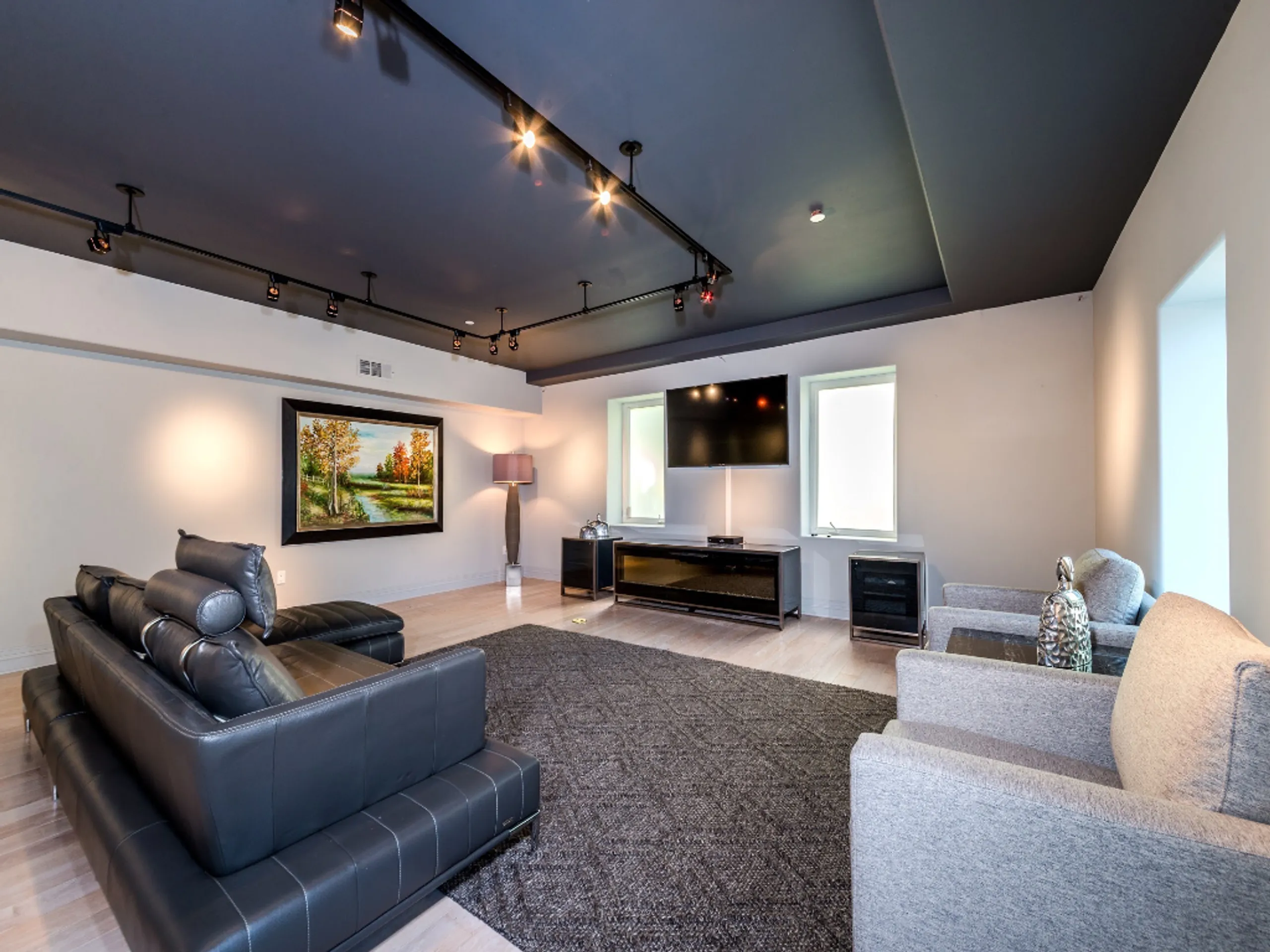 Classic Beverly Hills Estate with Amazing Amenities — photograph 5