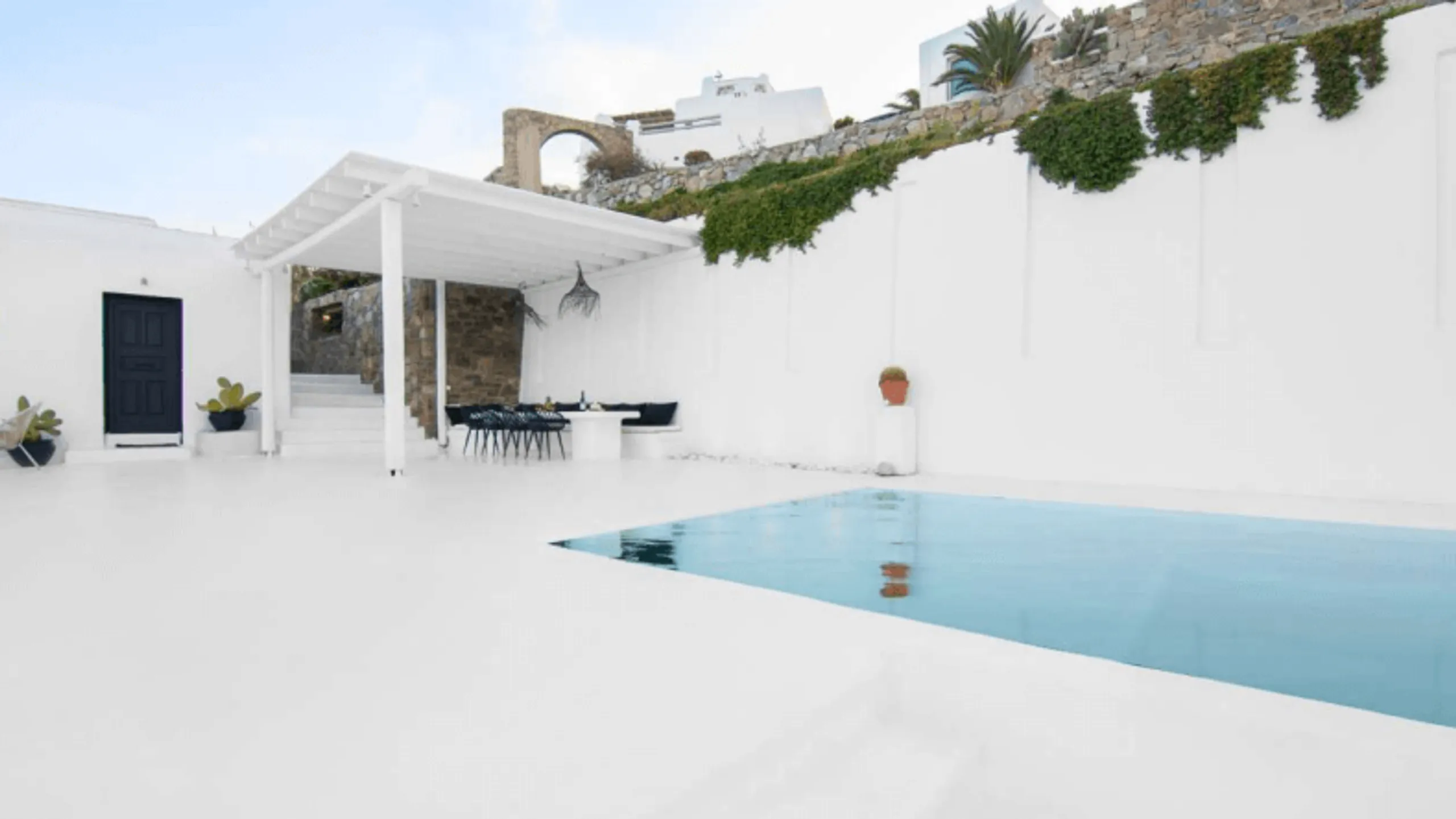 Luxe Mykonos Retreat with Private Pool and Unparalleled Ocean Views — photograph 4