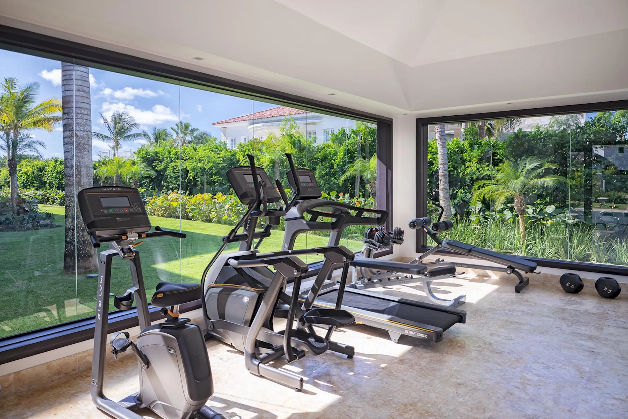 Caribbean Masterpiece: Meticulously Designed Villa with Coralina Promenade and Water Mirror — photograph 8