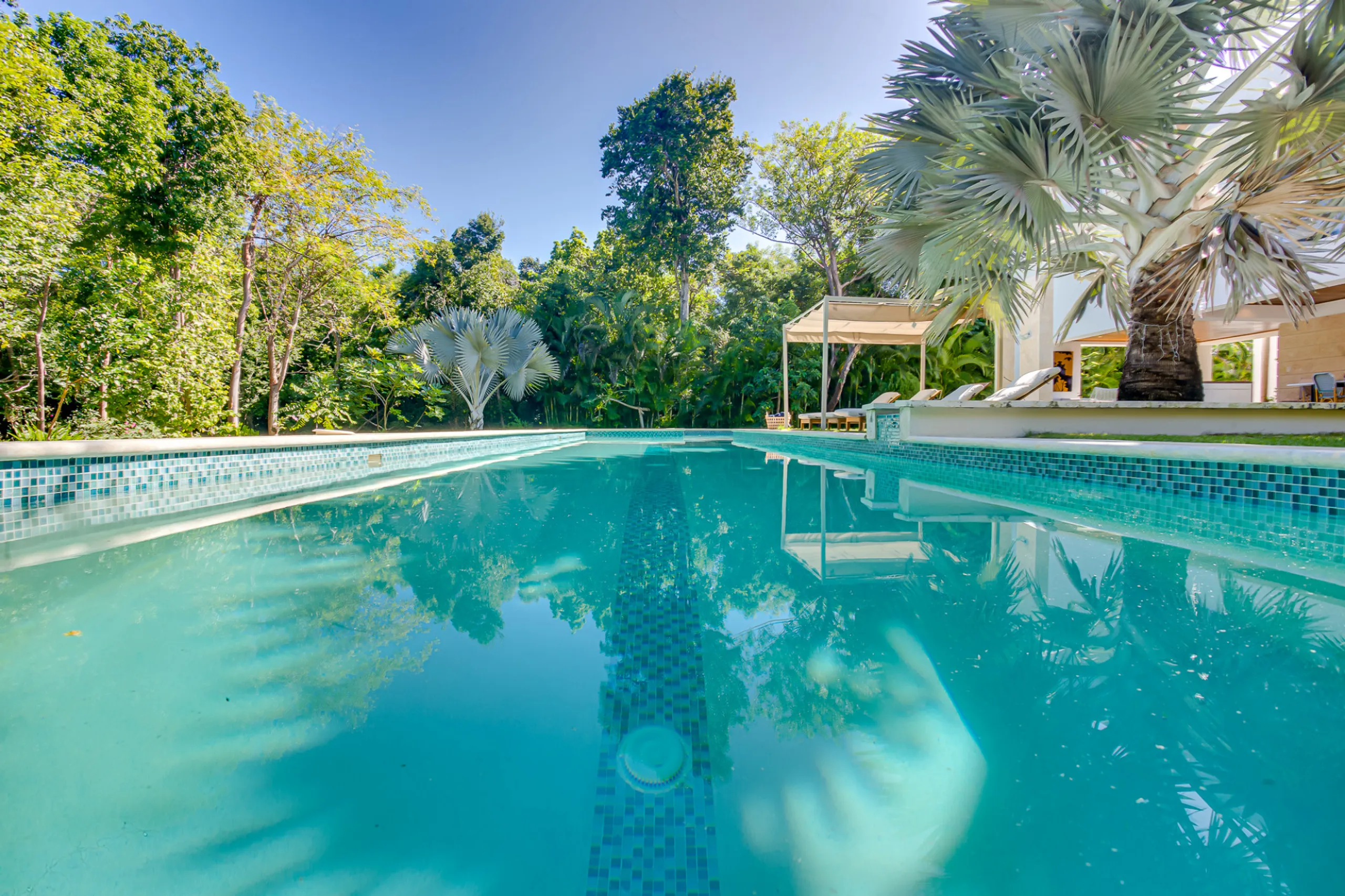 Splendid La Jolla Beachfront Villa: 4,000 Sq Ft with Ocean Views, Pool & Spa — photograph 6