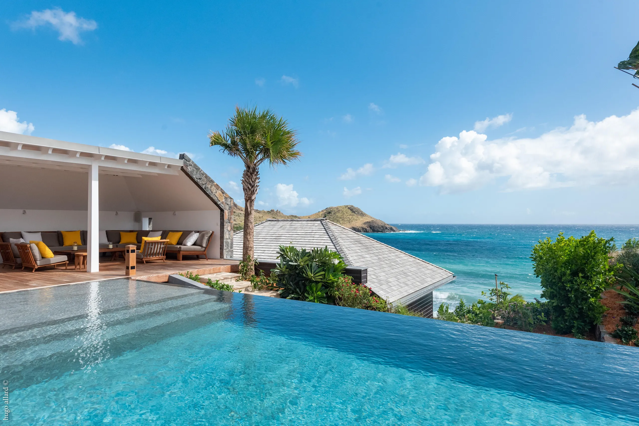 Outstanding Oceanside Villa with Infinity Pool and Gazebo — photograph 5
