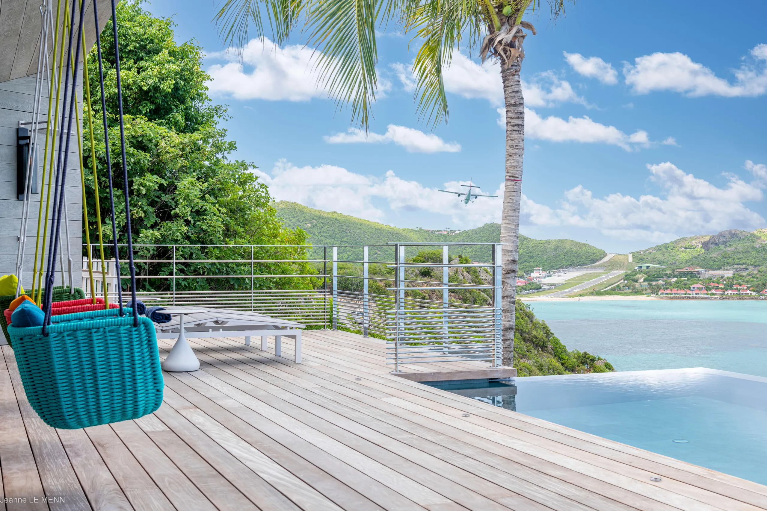 Breathtaking Cliffside Villa in Saint-Jean with Infinity Pool and Stunning Ocean Views — photograph 10