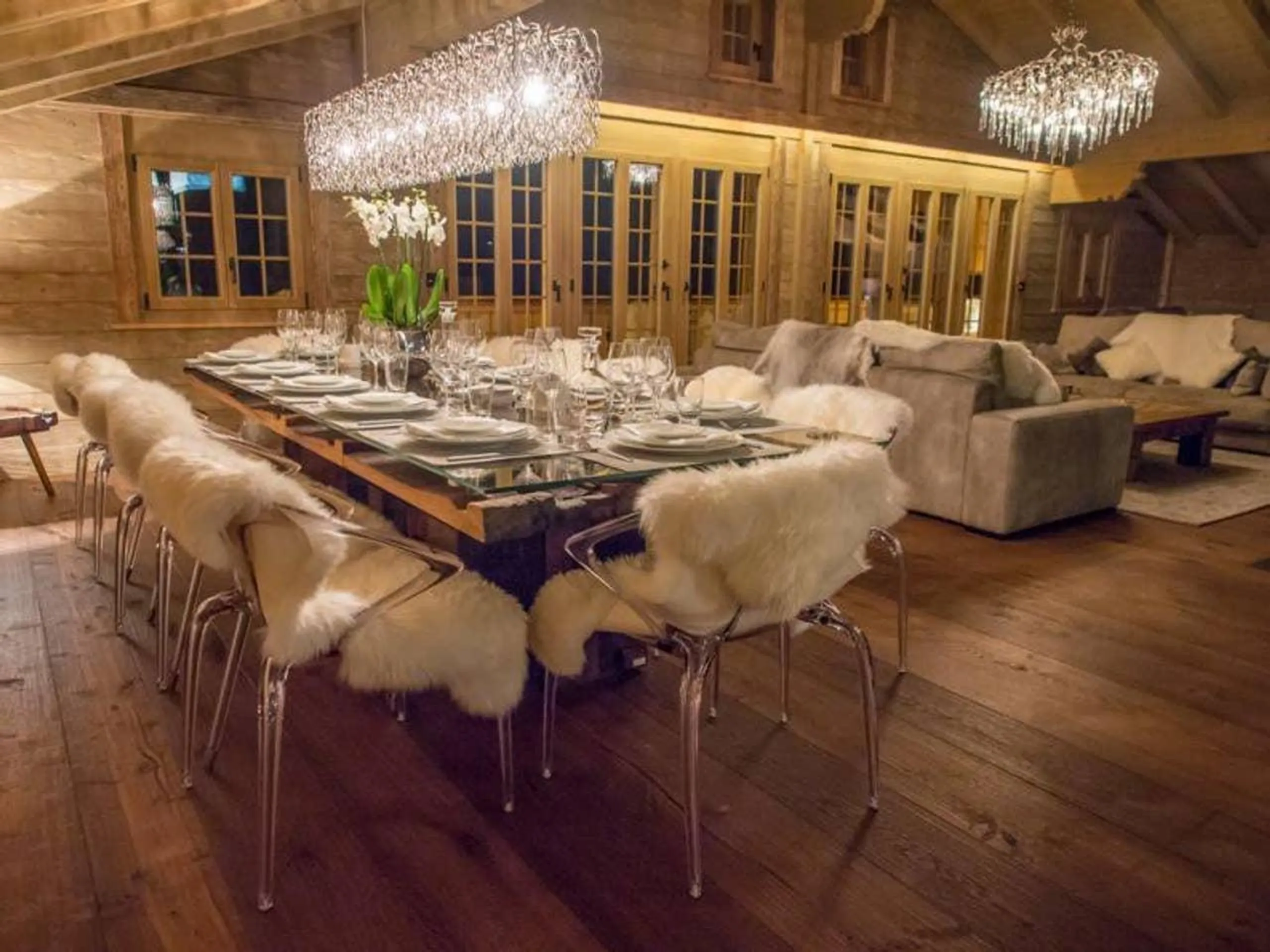 Stunning Modern Chalet with Indoor Pool and Spa — photograph 9