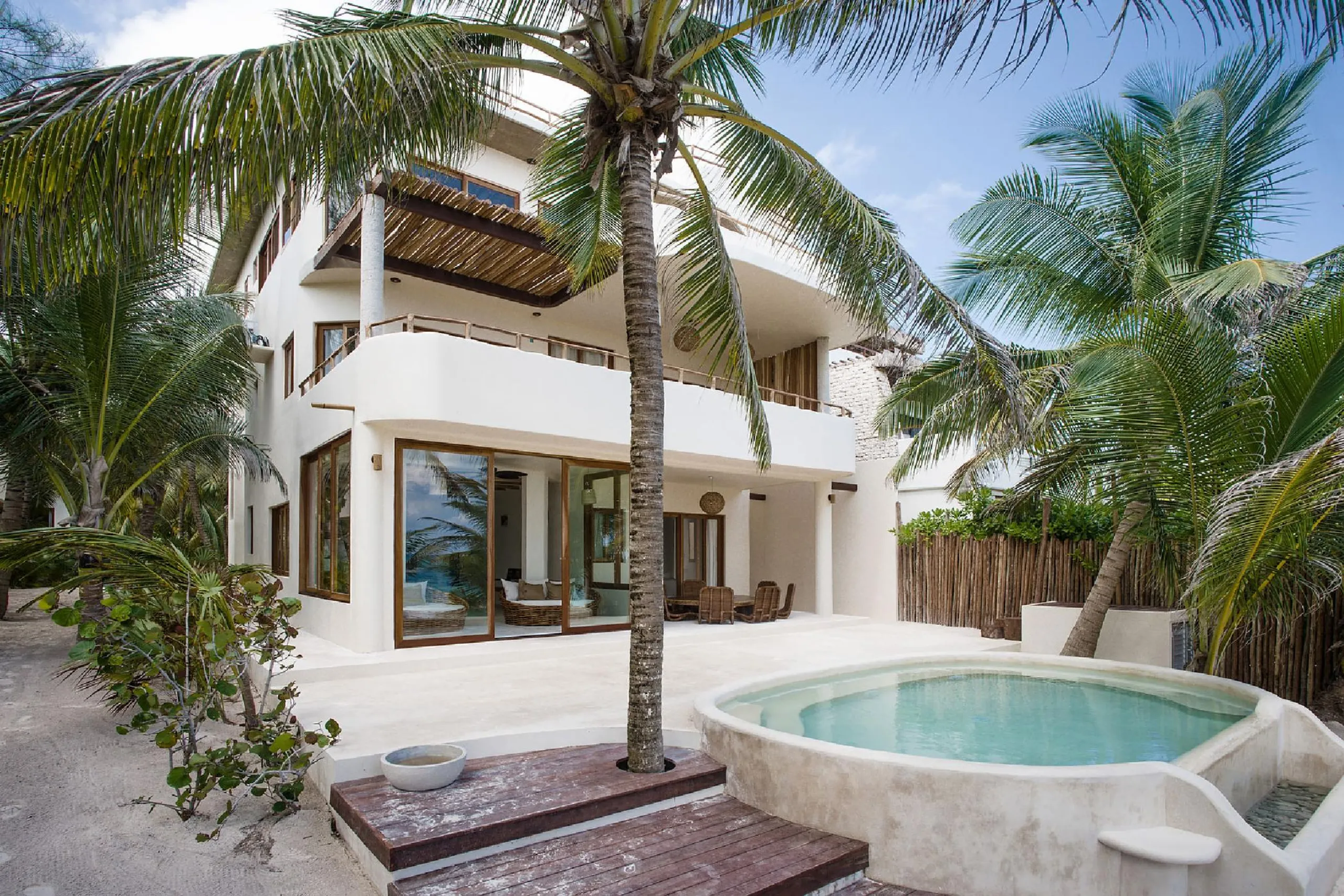 Eco-Friendly Expansive Beachfront Tulum Villa with Private Pool — photograph 2