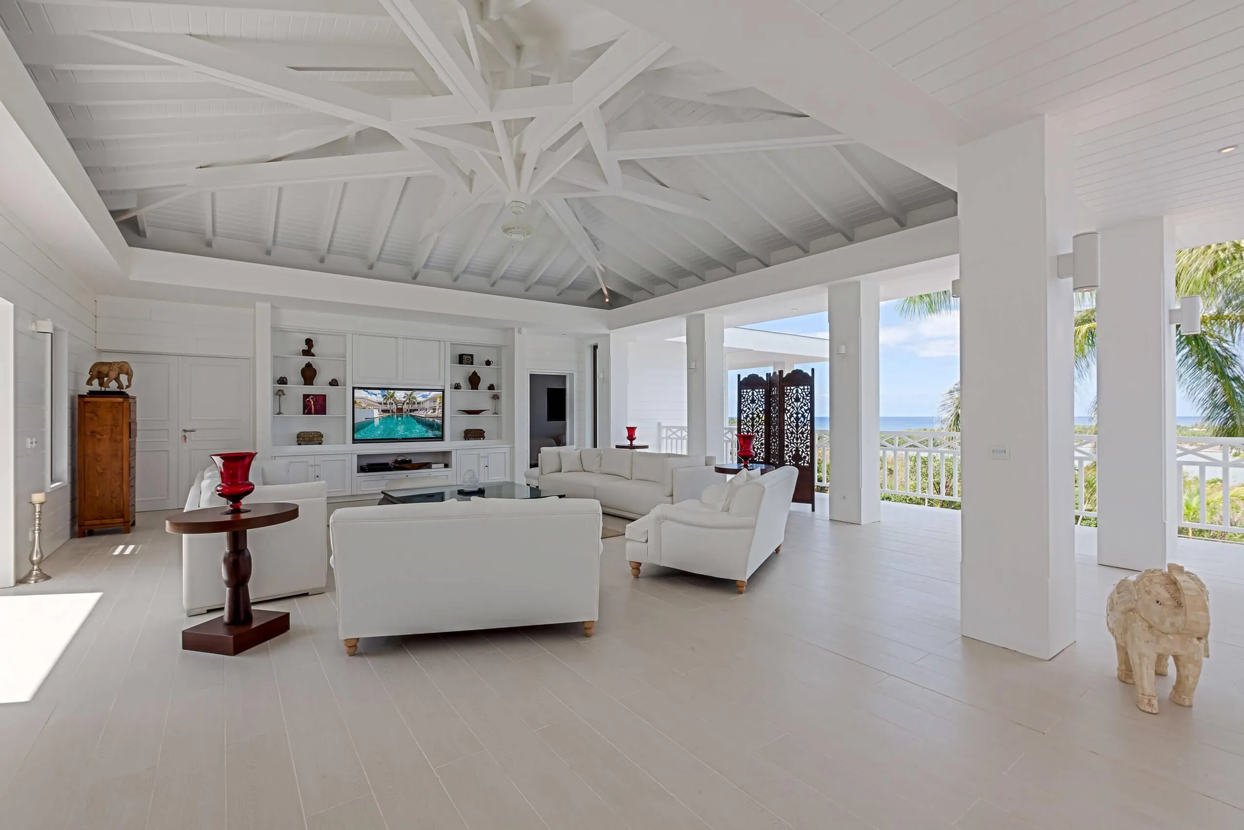 Gorgeous Grand Villa with Infinity pool in St. Martin — photograph 11