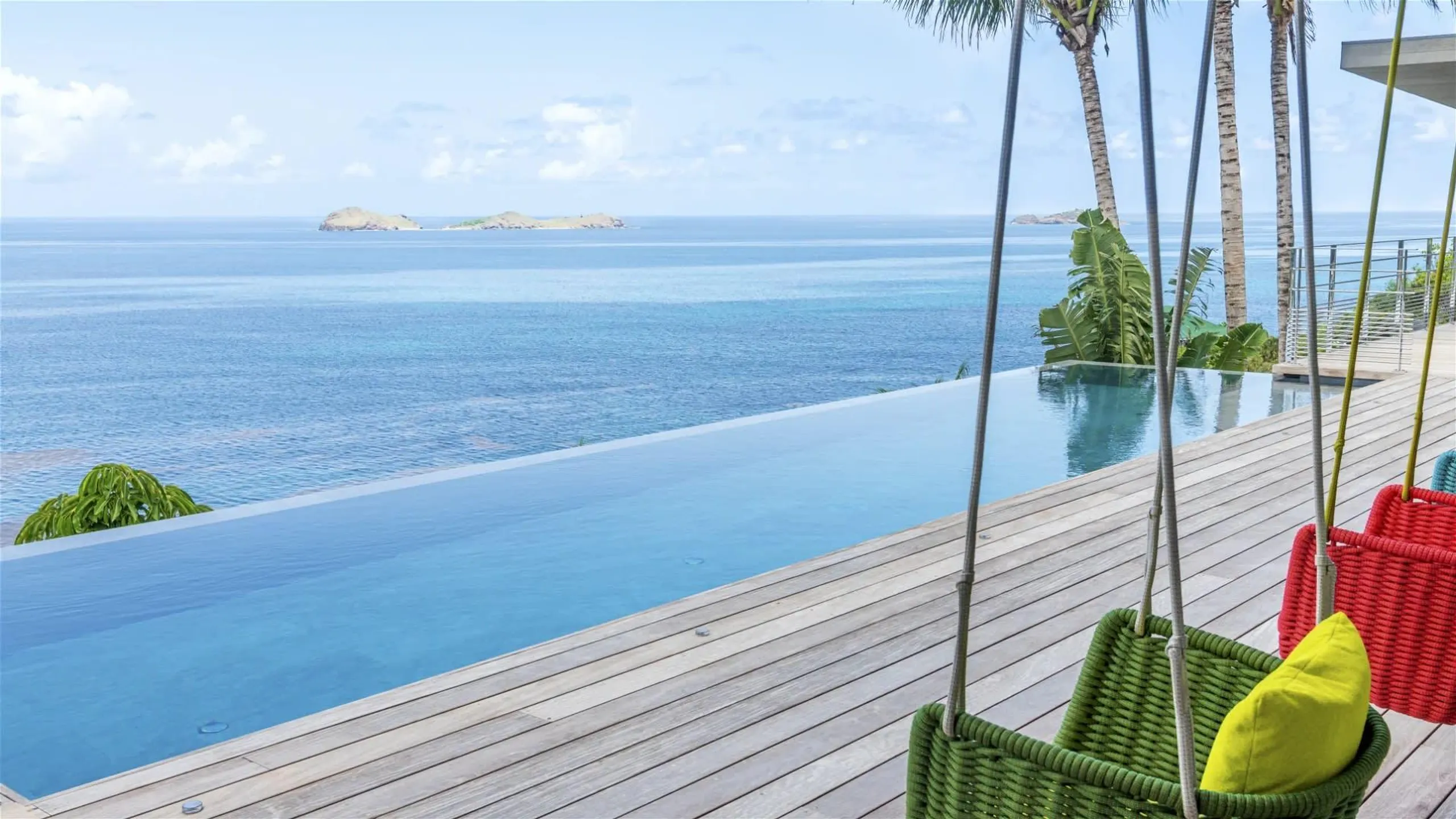Stunning Oceanfront Villa with Panoramic View — photograph 3