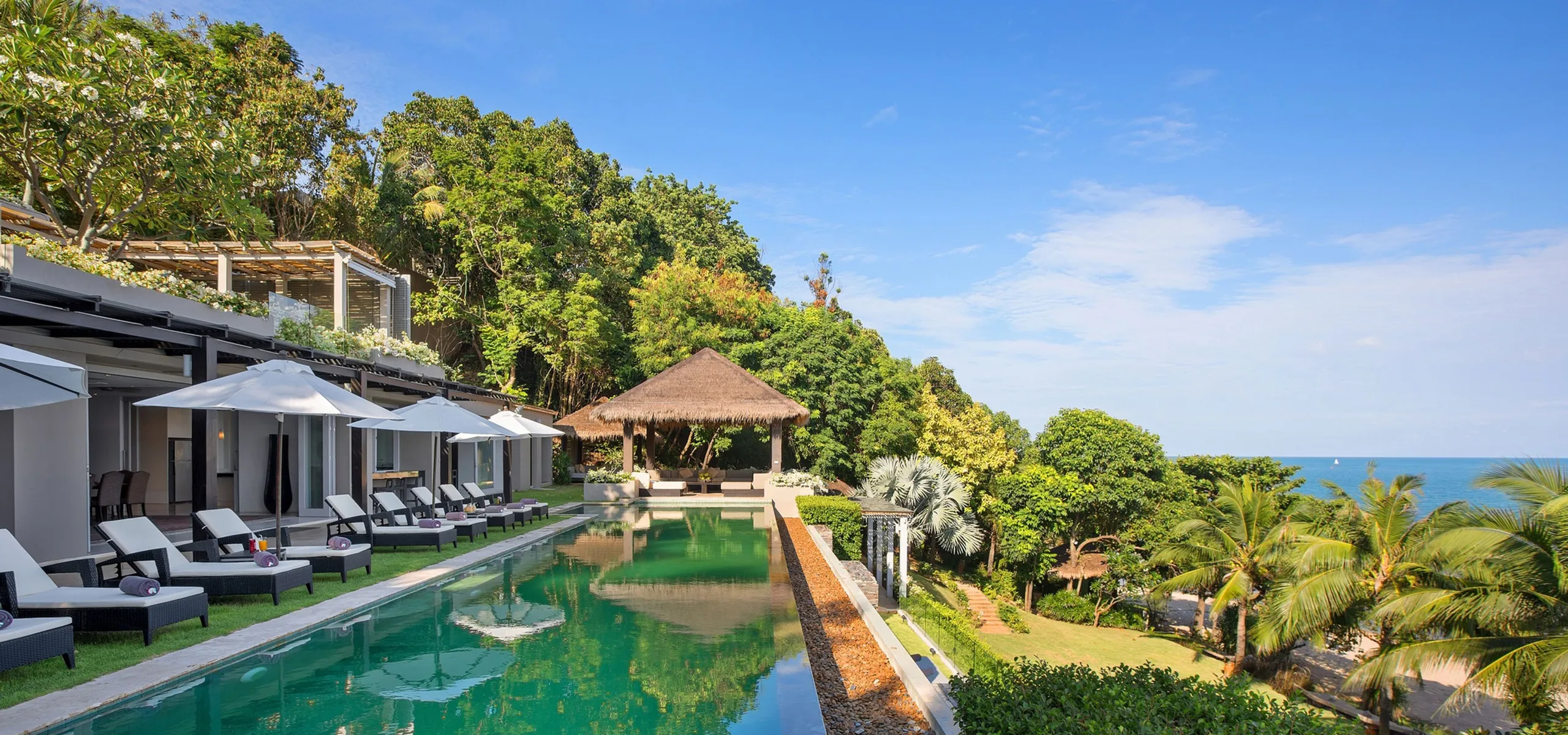 Refined Tropical Sanctuary with 22-Meter Infinity Pool, Oversized Jacuzzi and Private Beach Access — photograph 2