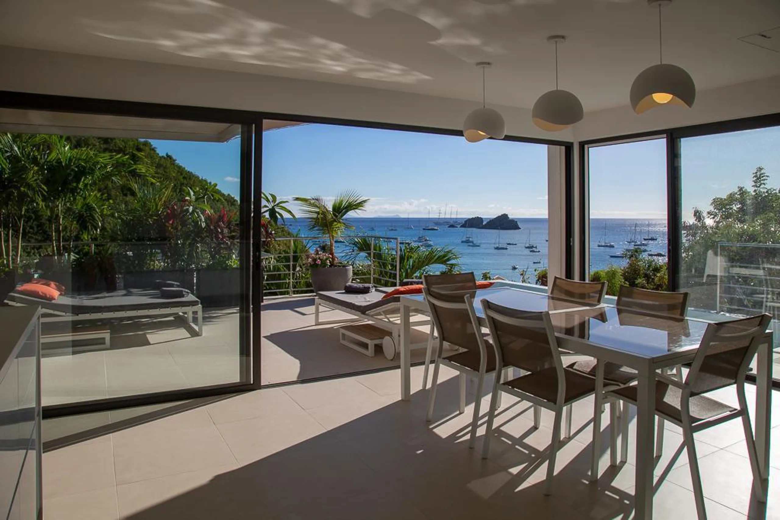 Prestigious Paradise Villa with Private Pool and Serene Ocean Views — photograph 5