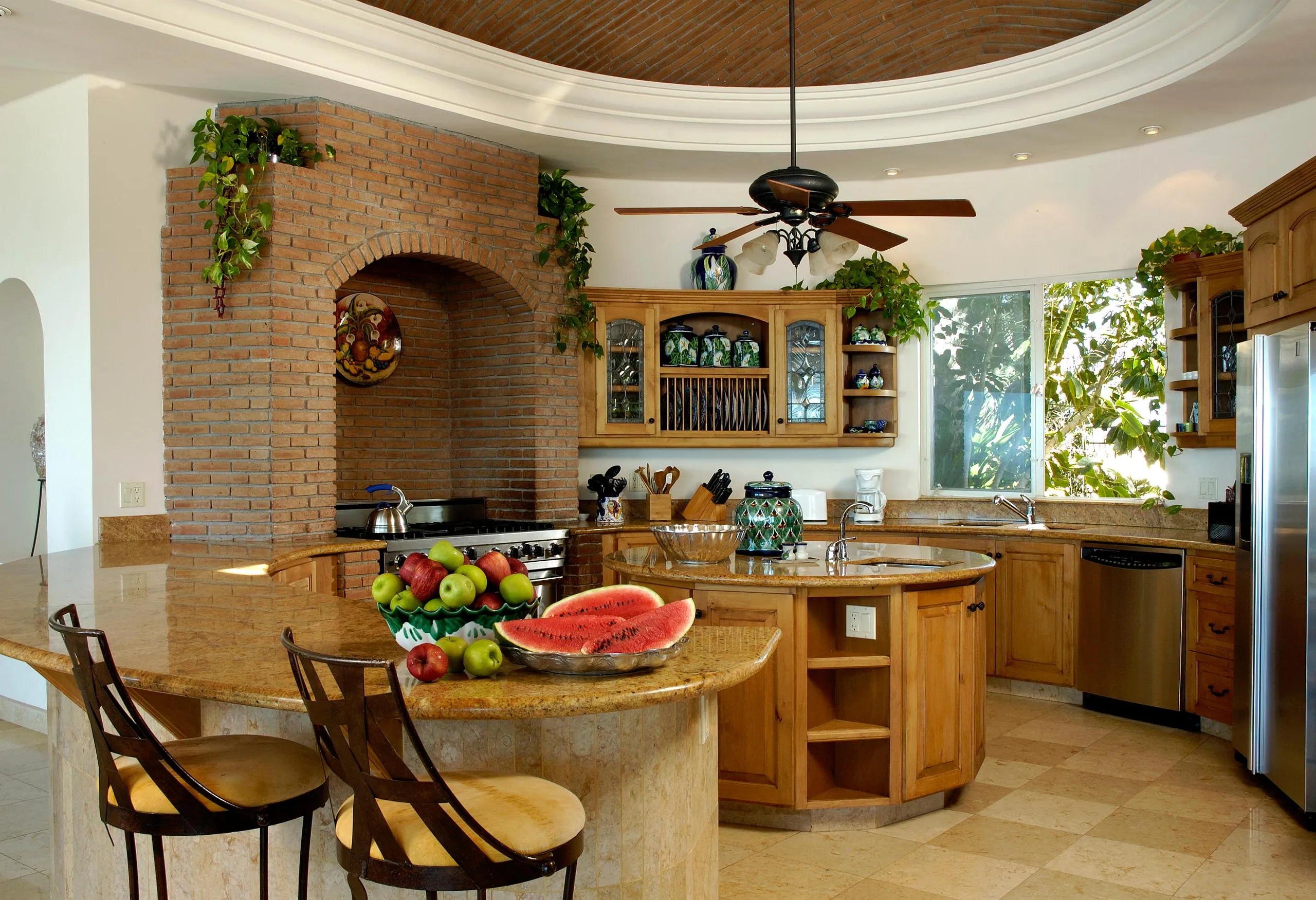 Classic Eight Bedroom Villa with Private Infinity Pool and Panoramic Pacific Views — photograph 4