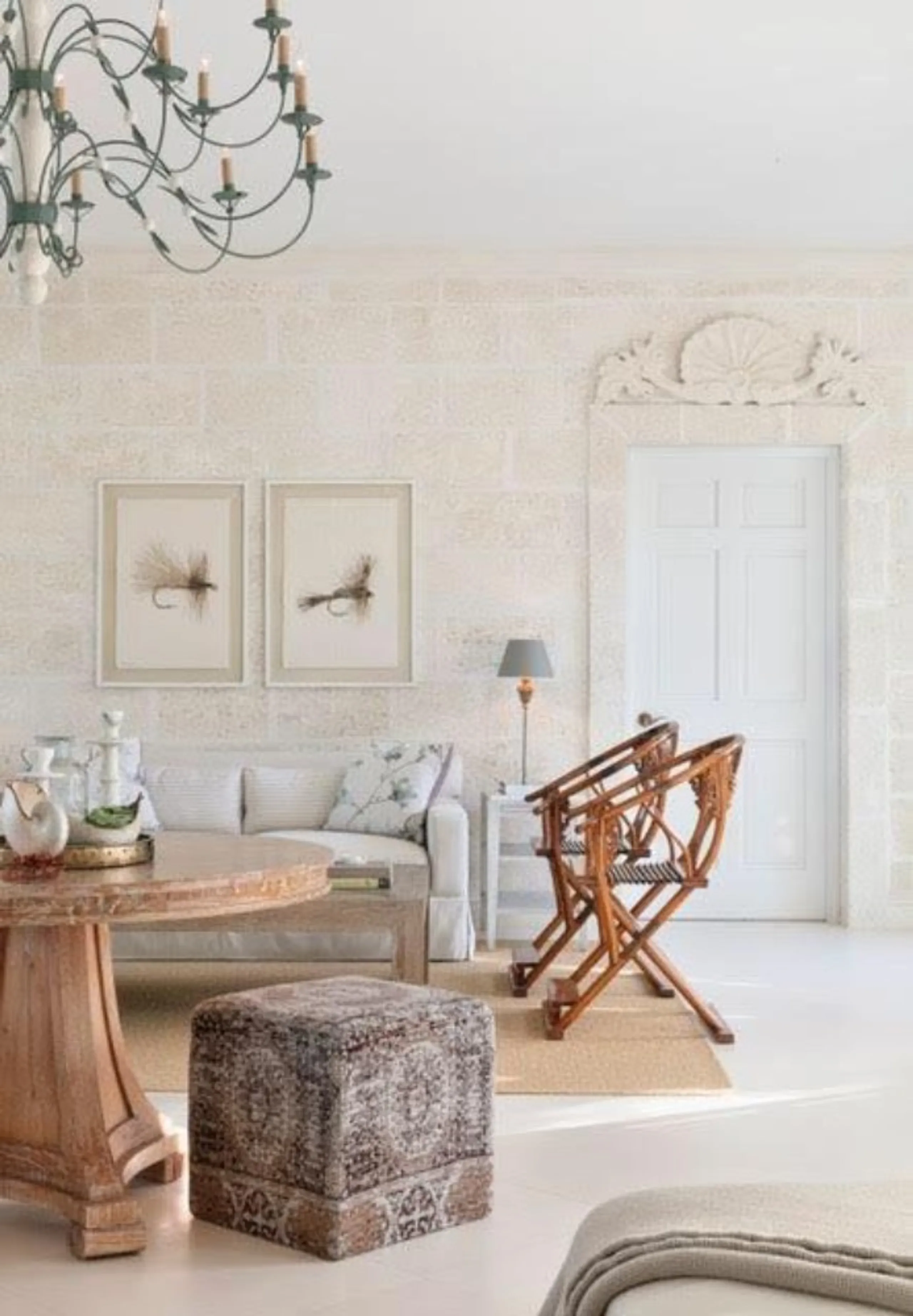 Serene Neo-Classical Villa on Grace Bay Private Pool, Manicured Gardens & Oceanfront Views — photograph 9