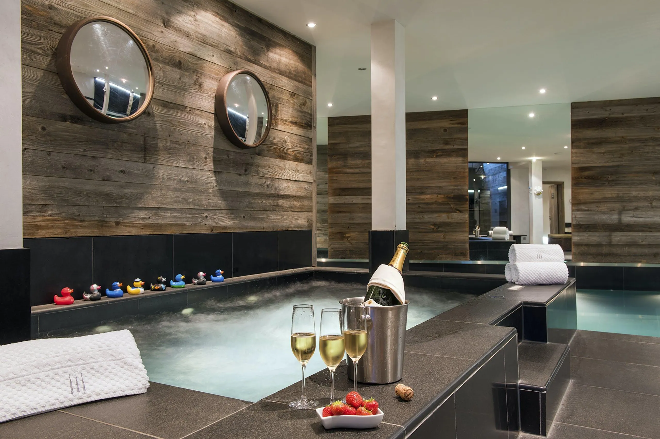 Verbier Mountain Retreat Chalet with Indoor Pool and Gorgeous Mountain Views — photograph 7