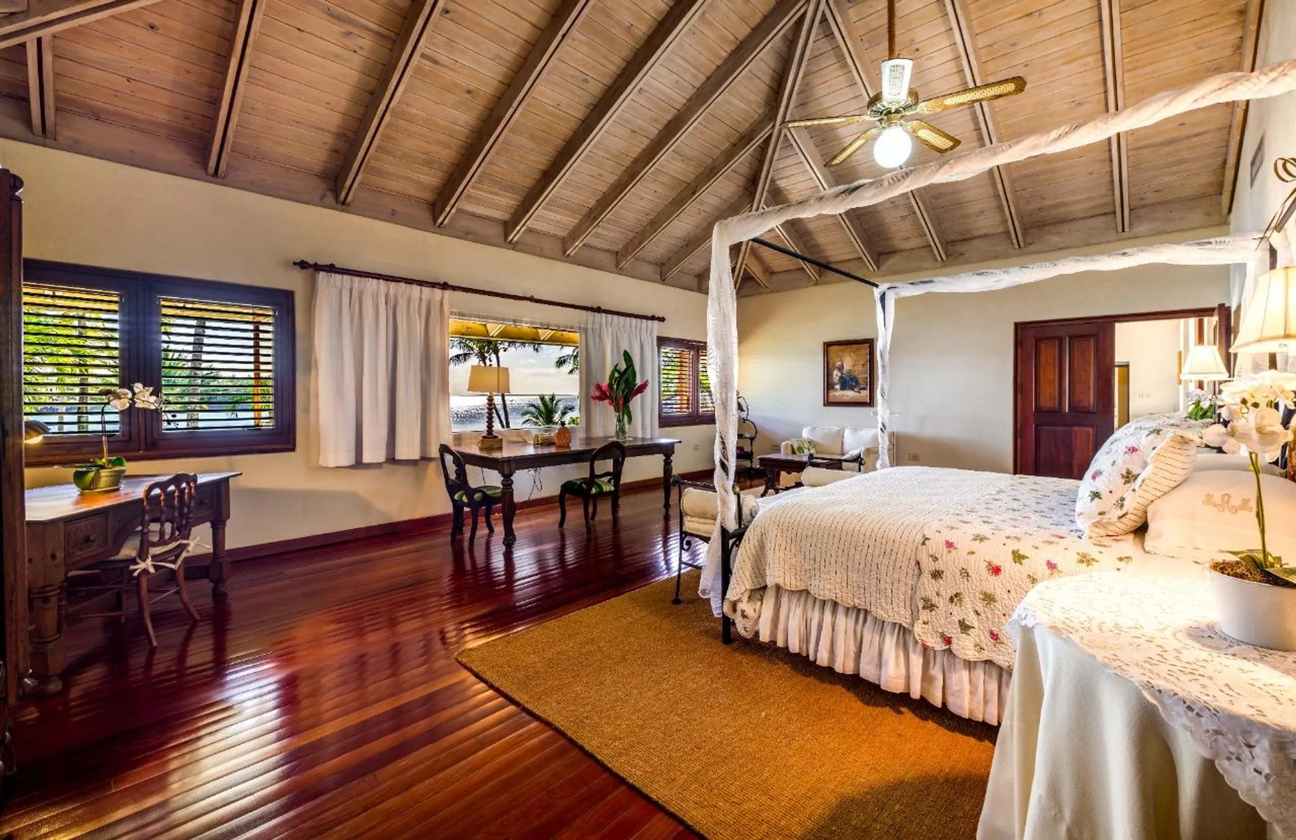 Majestic Villa with Pool and Stunning Ocean Views — photograph 7