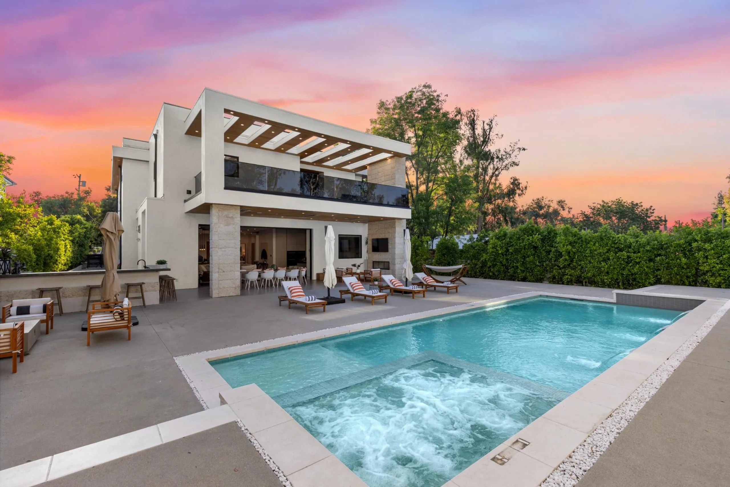 Stunning Modern Architectural Estate with Large Pool, Tarzana