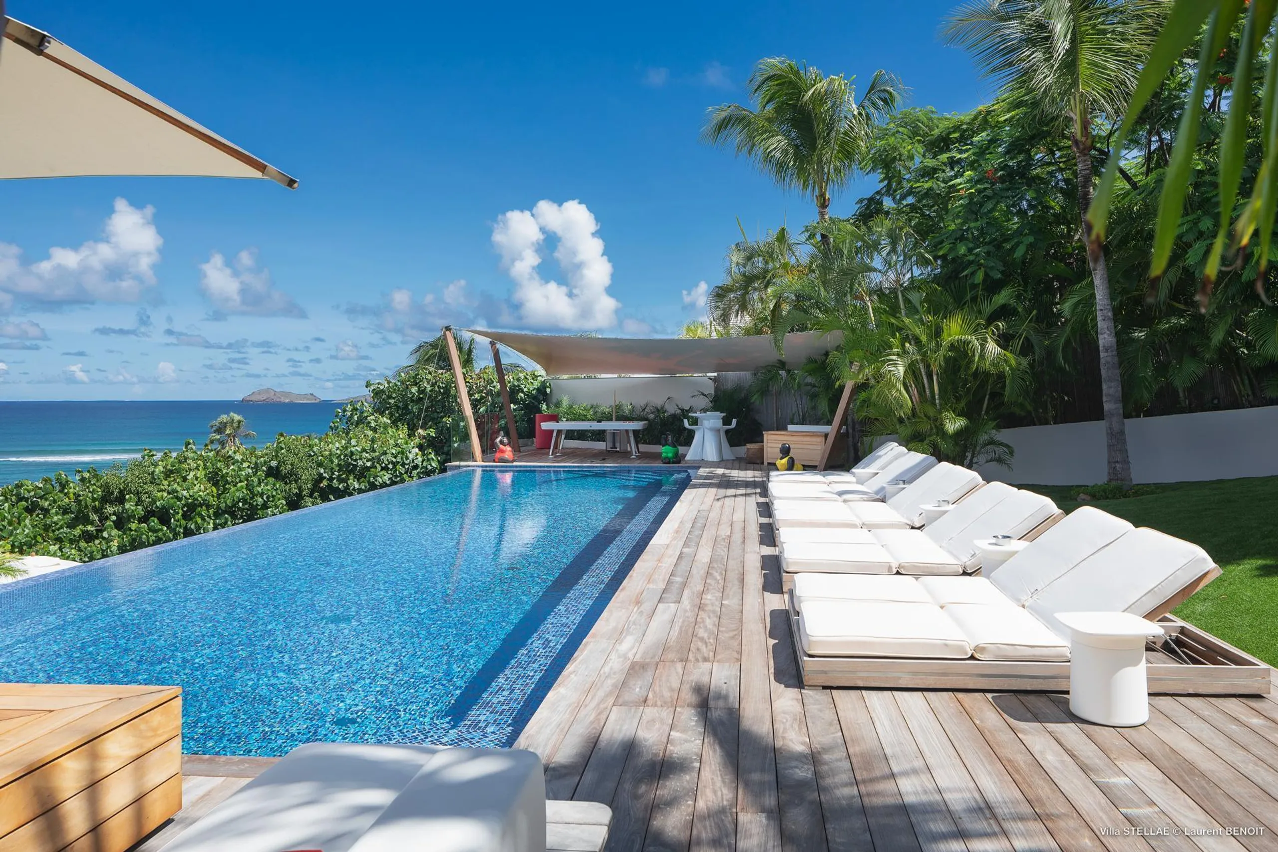 Extraordinary Luxury Estate with Infinity Pool and Sweeping Ocean Views — photograph 2
