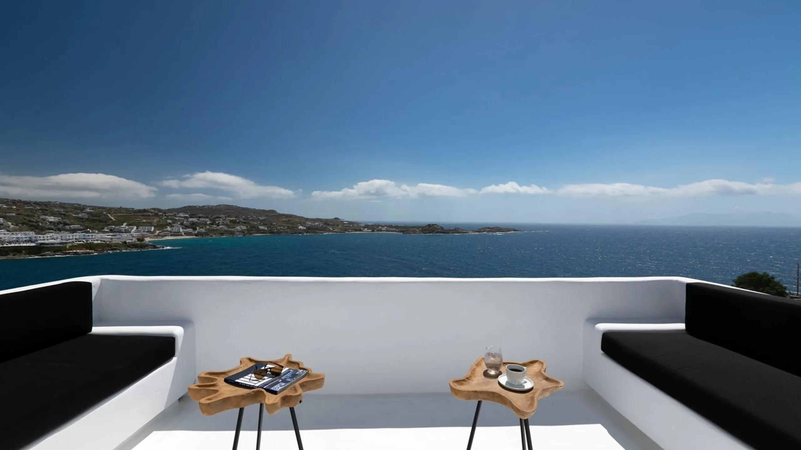 Lavish Luxury Retreat with Infinity Pools, Onsite Beach and Captivating Views — photograph 8