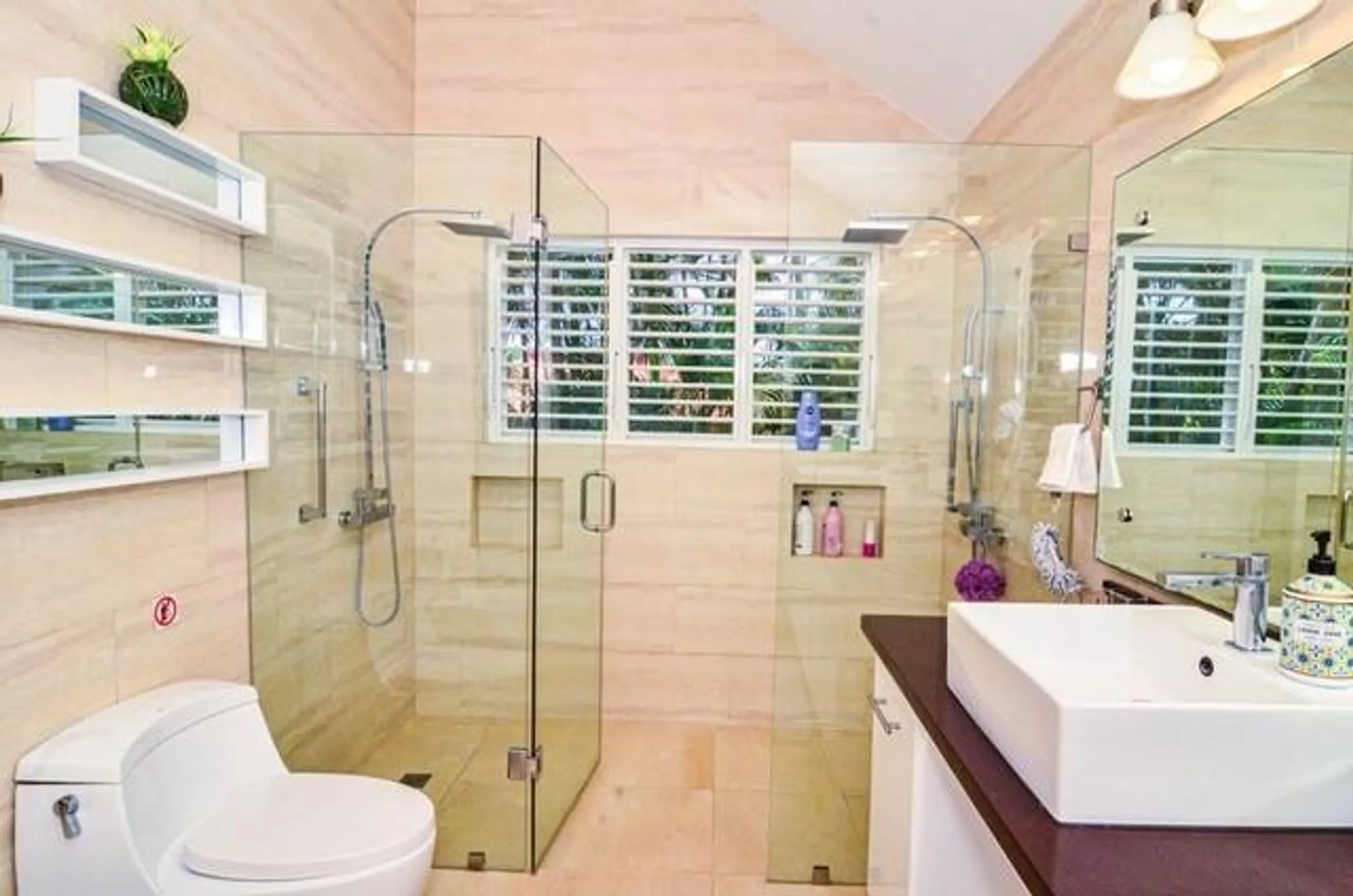 Stunning Tropical Villa with Private Pool — photograph 9